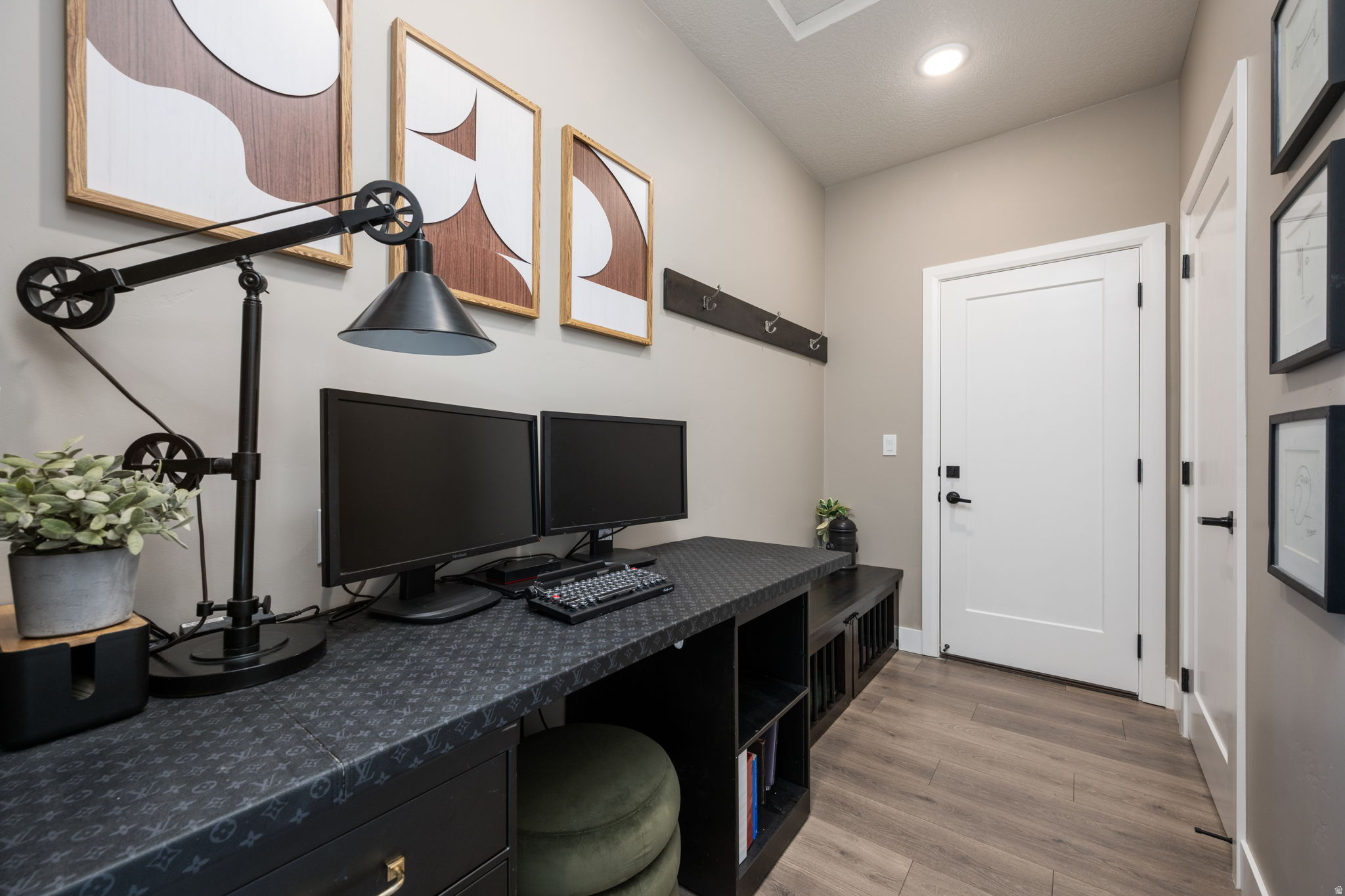 CRESCENT HILLS - Residential