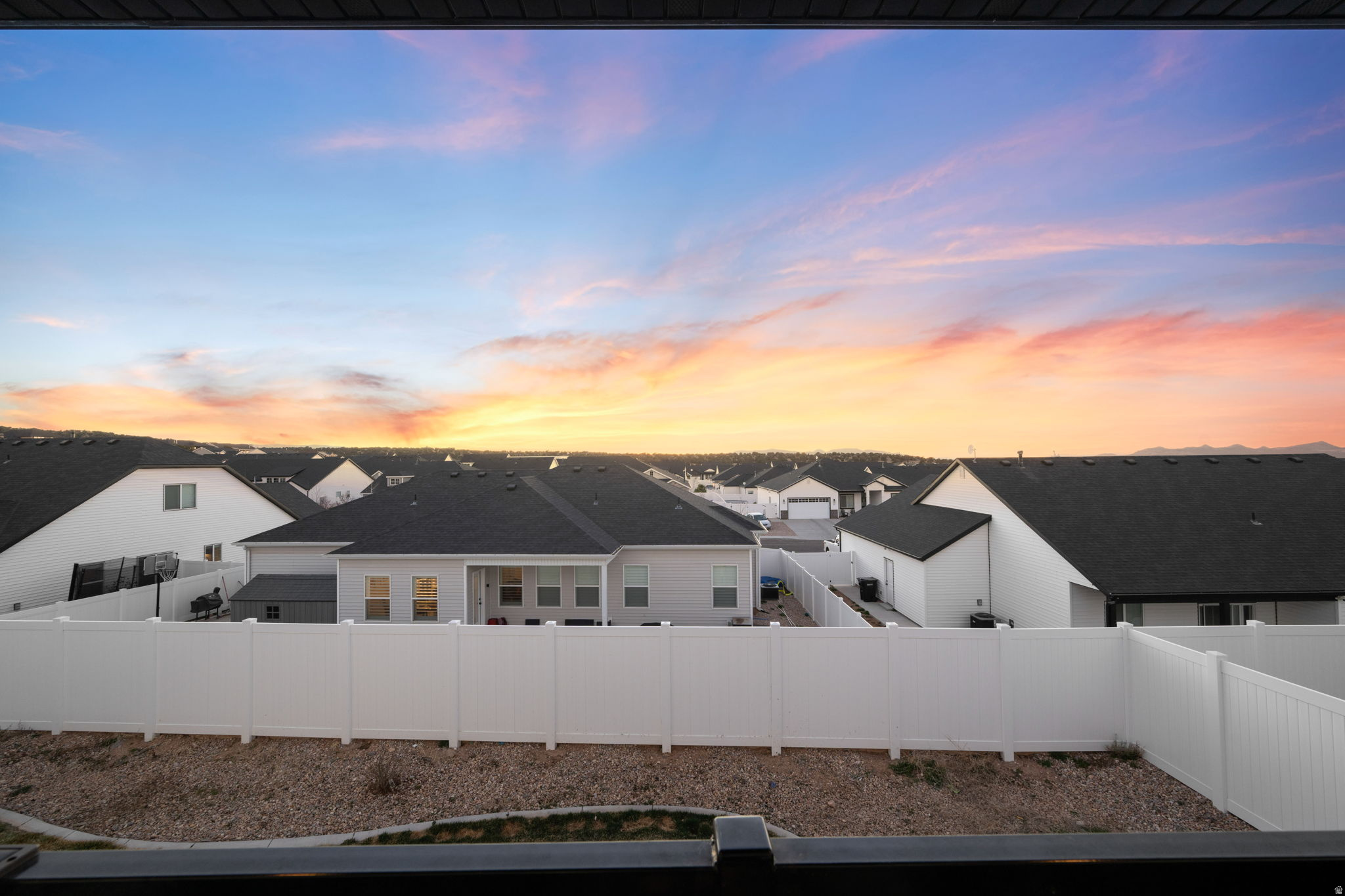 CRESCENT HILLS - Residential