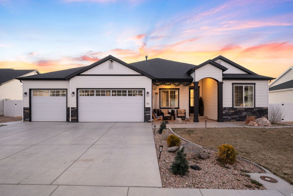 Photo of 115 N STRATHMORE LN, Cedar City, UT 84720 (MLS # 2145915)