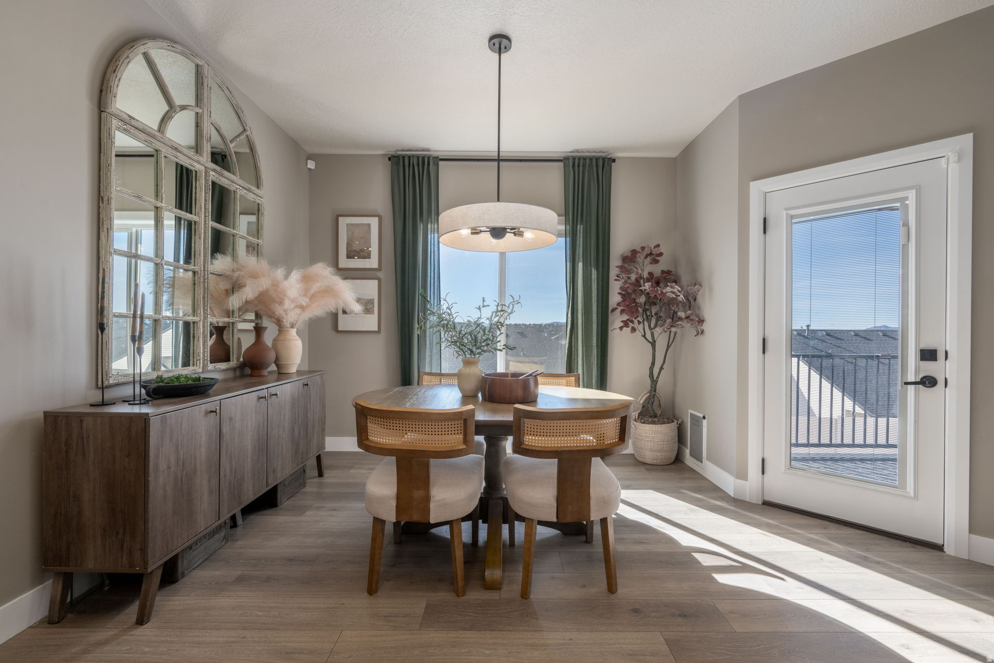 CRESCENT HILLS - Residential