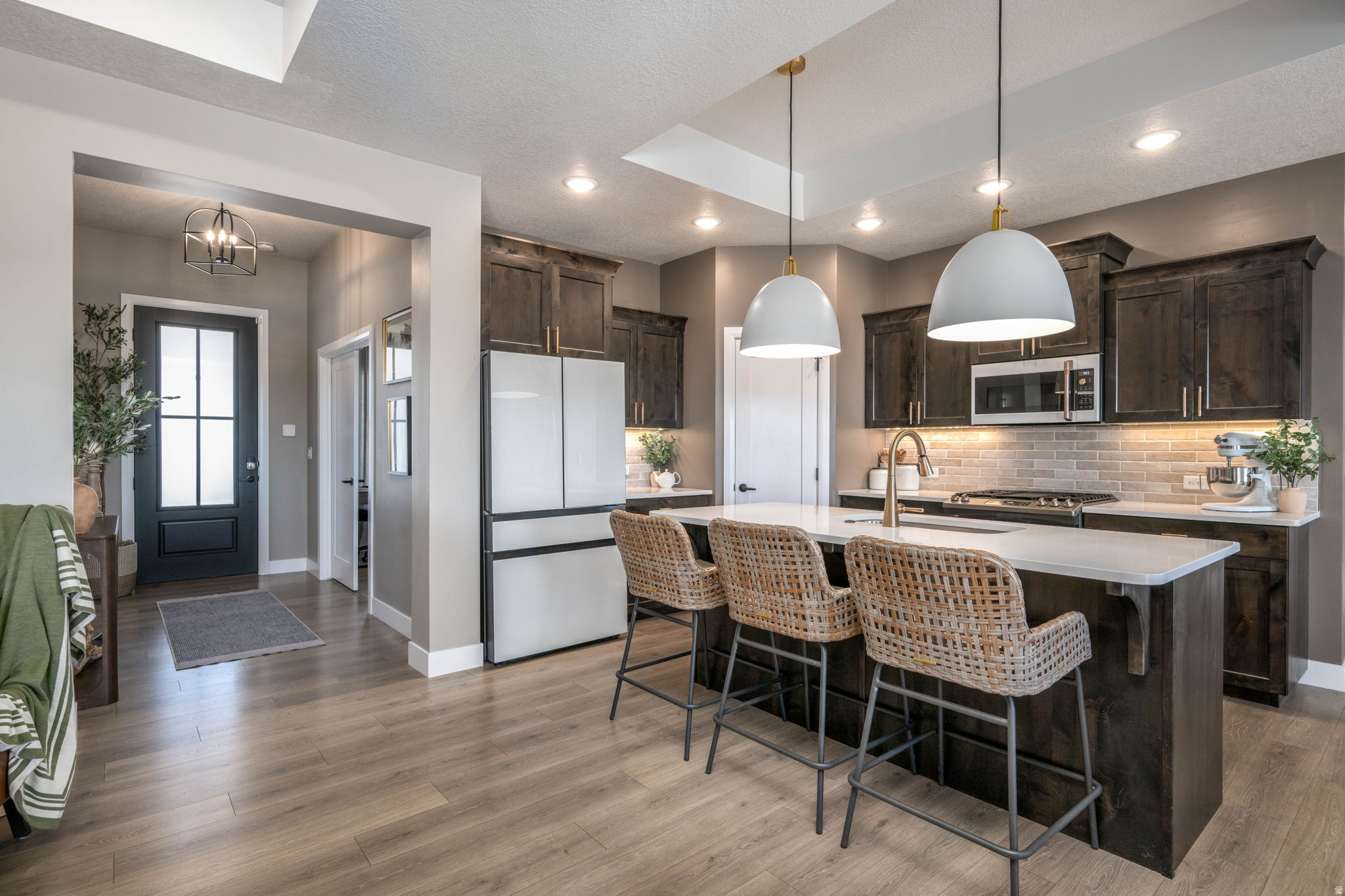 CRESCENT HILLS - Residential