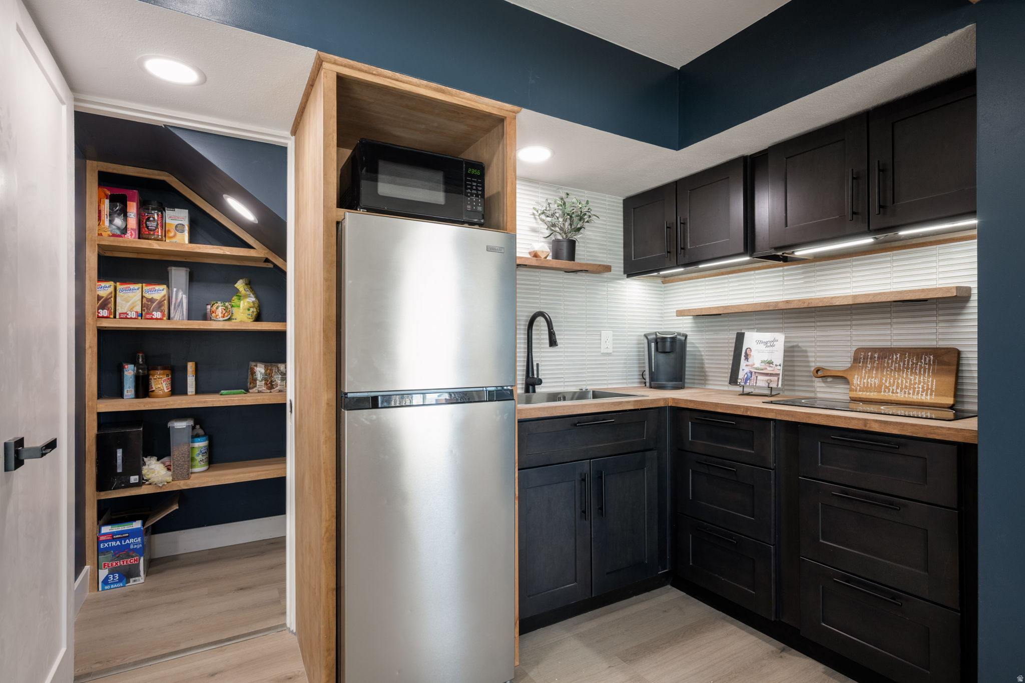 CRESCENT HILLS - Residential