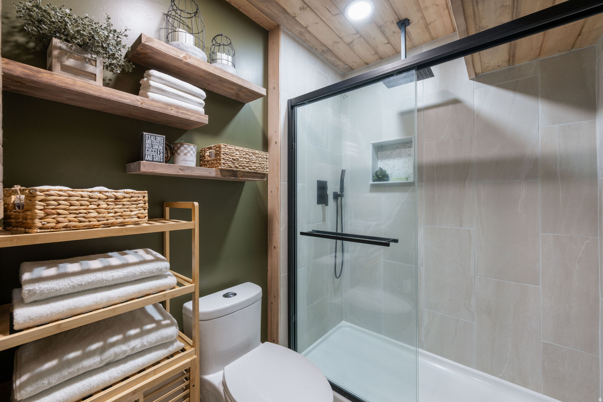 CRESCENT HILLS - Residential