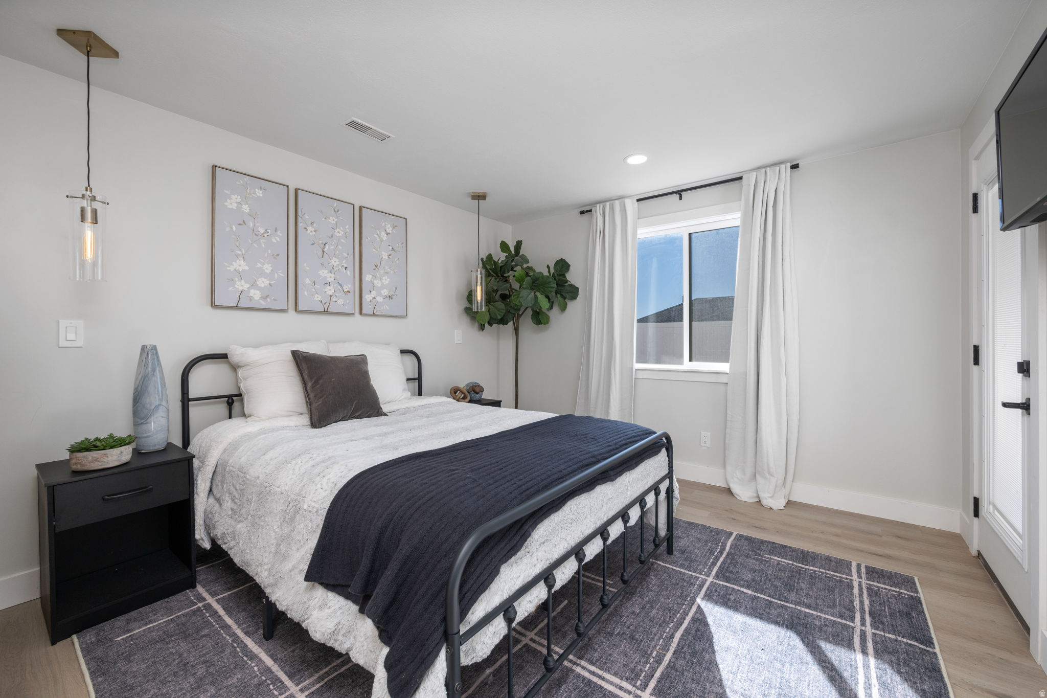 CRESCENT HILLS - Residential