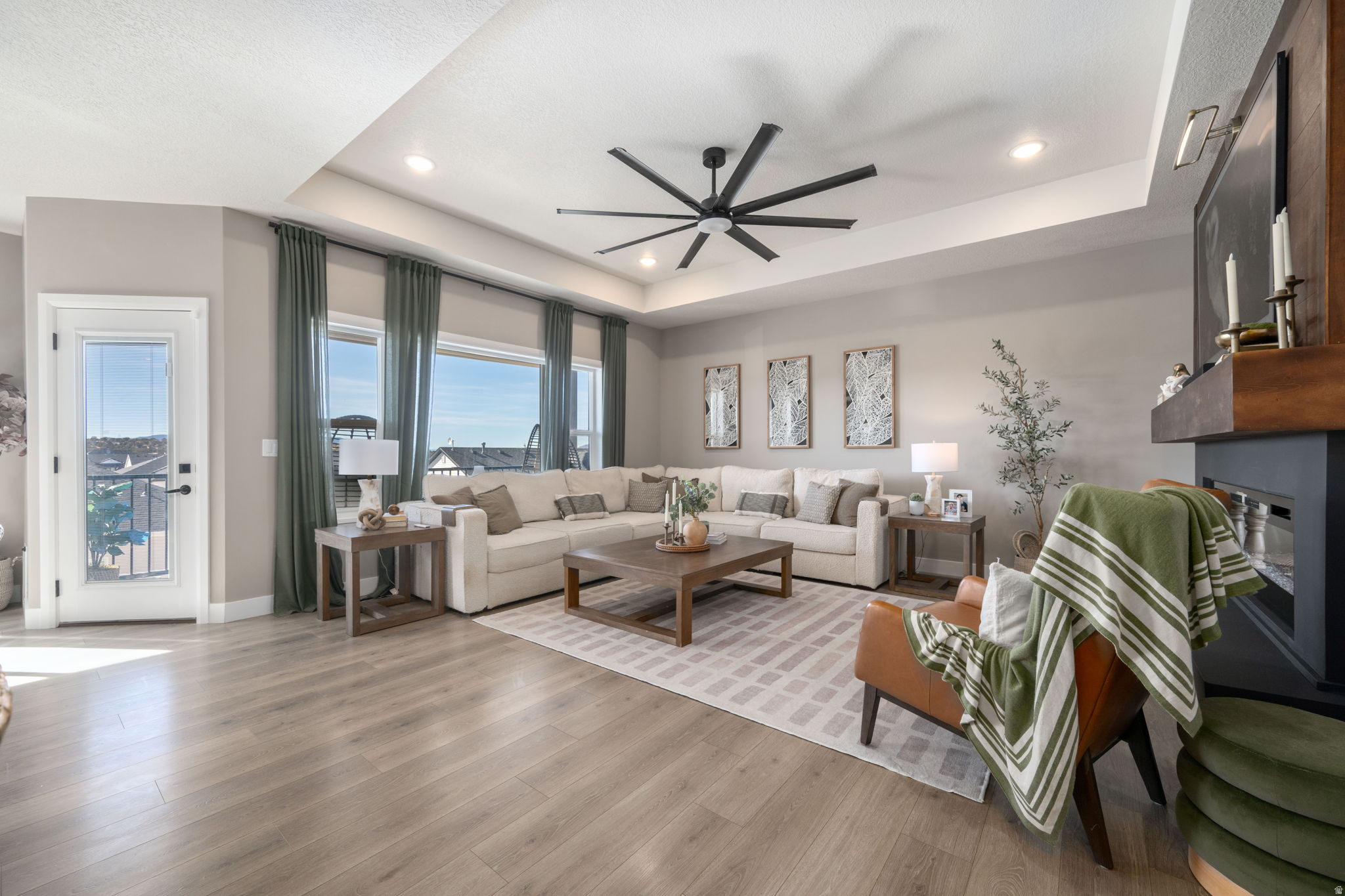 CRESCENT HILLS - Residential