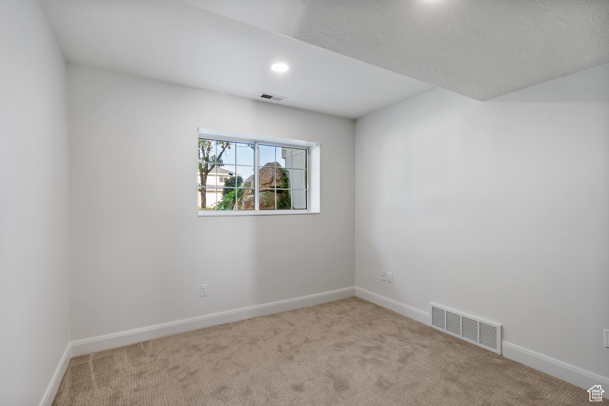 NORTH OAKS COVE 3 - Residential
