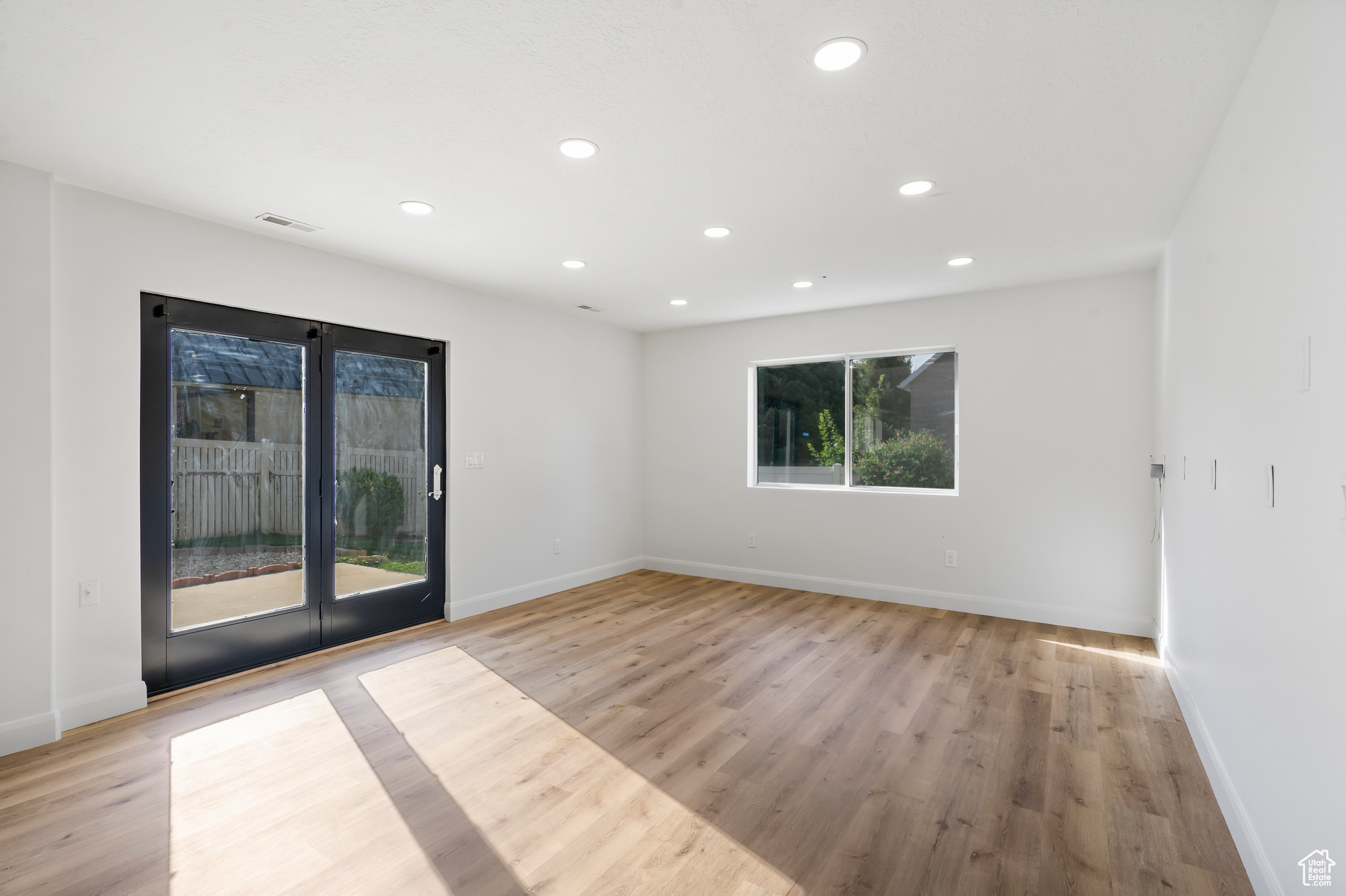 NORTH OAKS COVE 3 - Residential