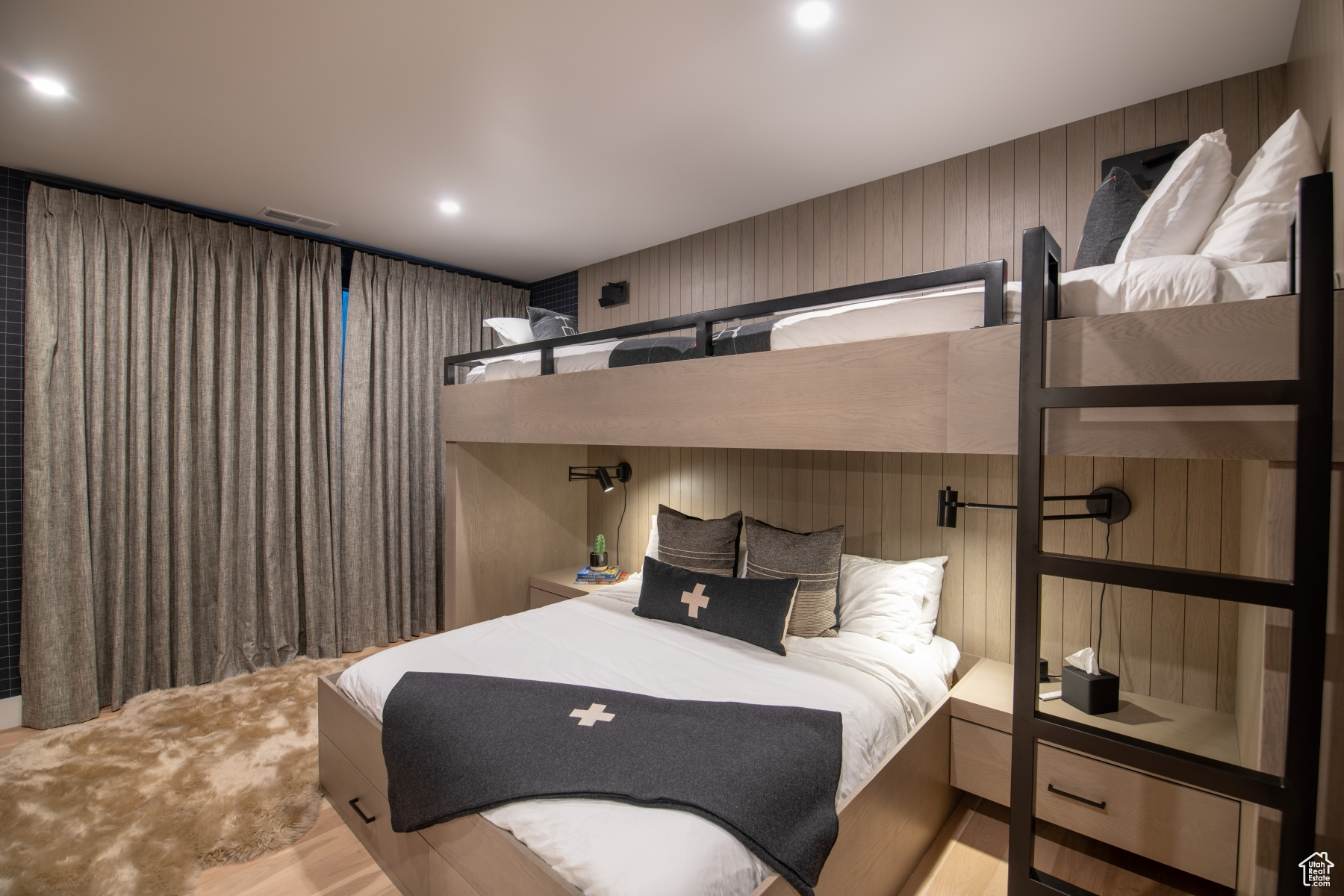 THE RIDGE AT CANYONS - Residential