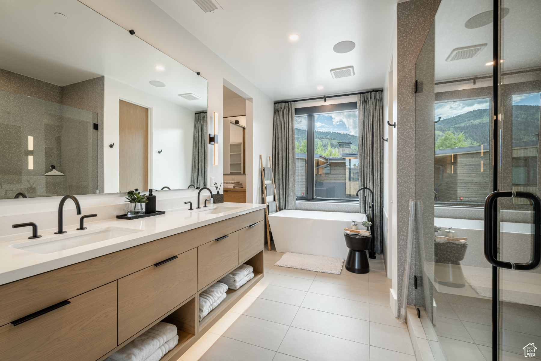 THE RIDGE AT CANYONS - Residential