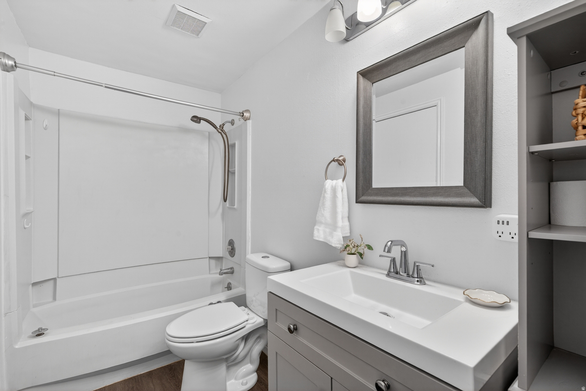 WOOD POINT CONDO - Residential