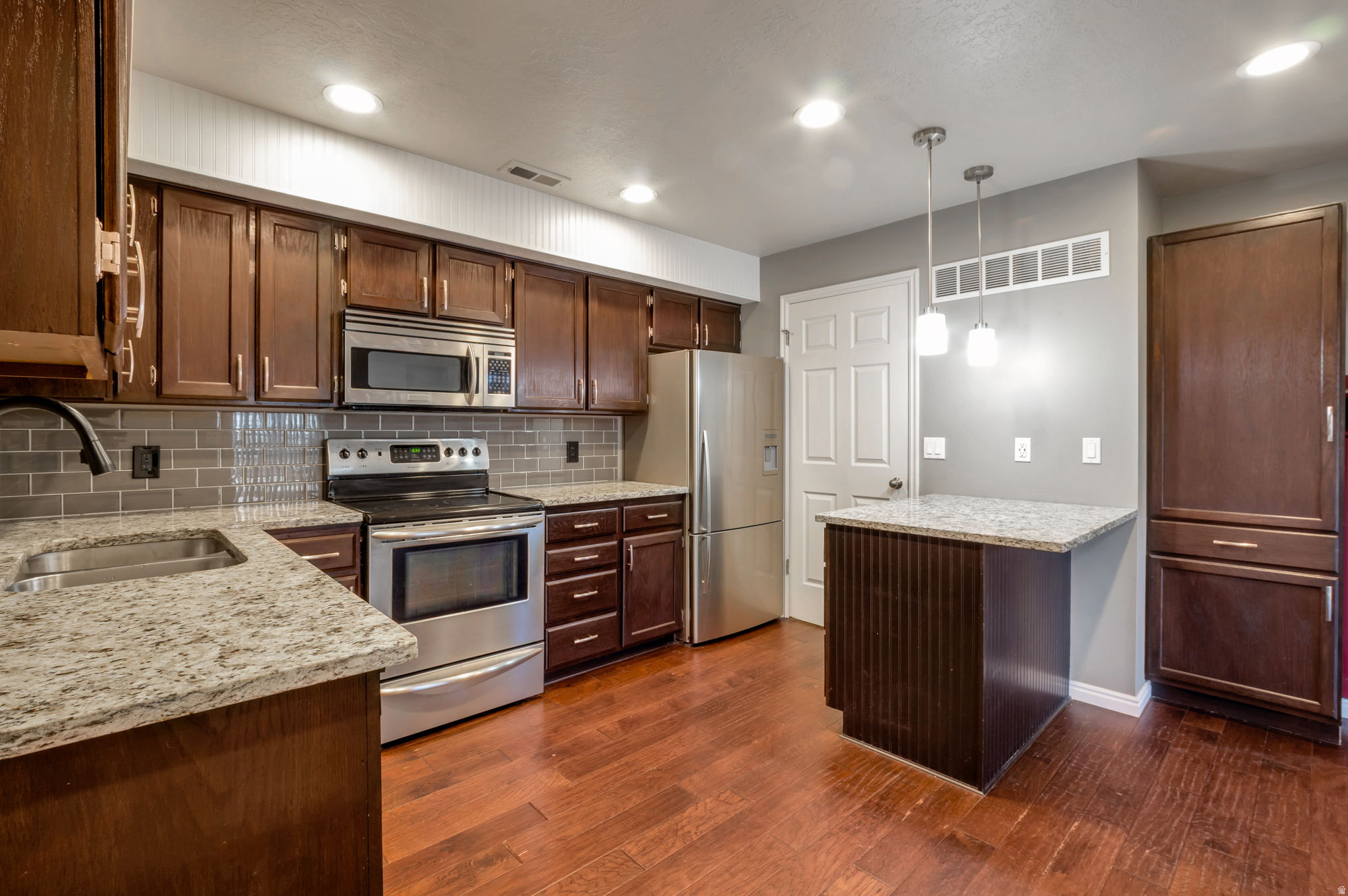 STONEGATE - Residential