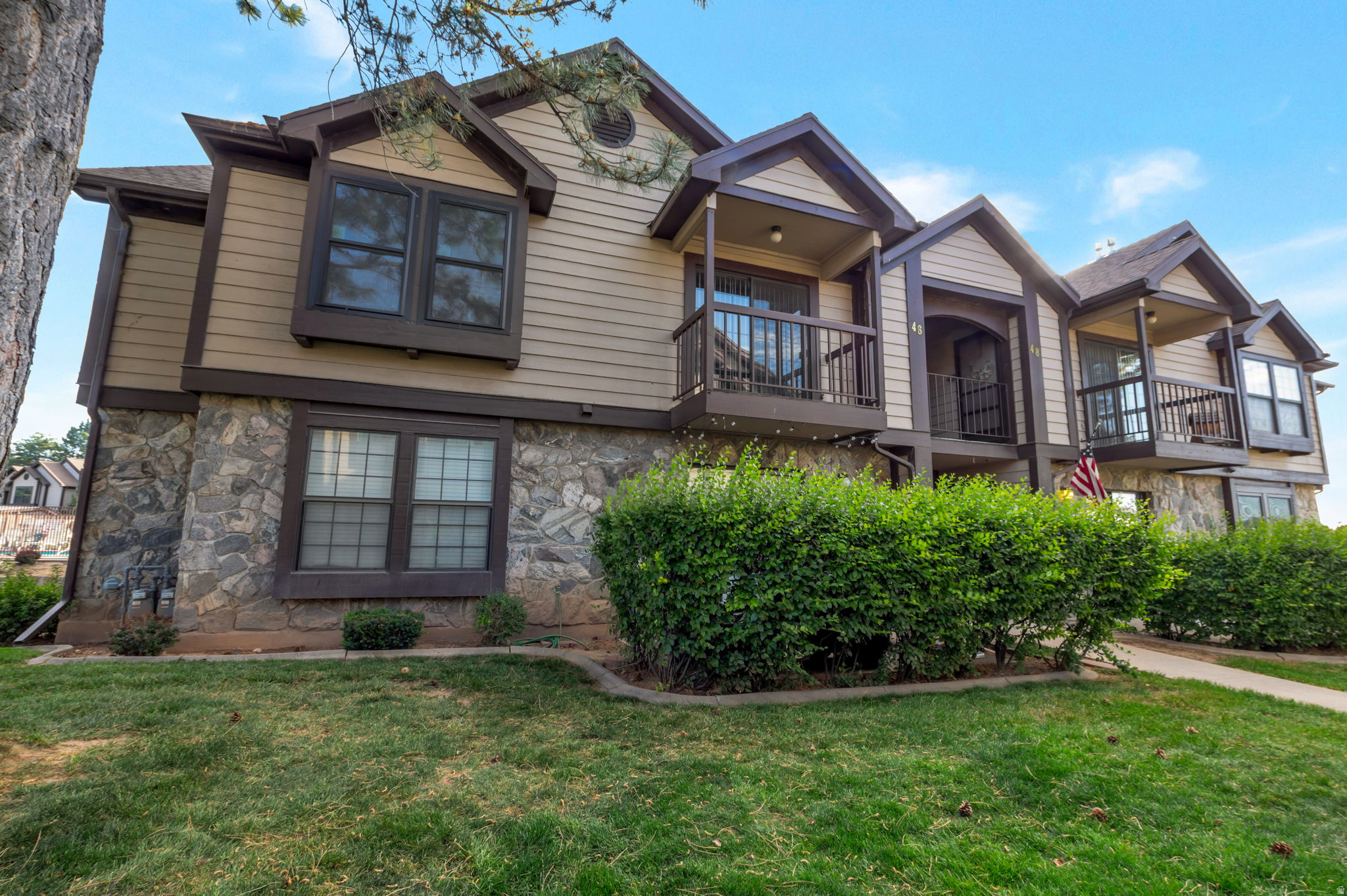 STONEGATE - Residential