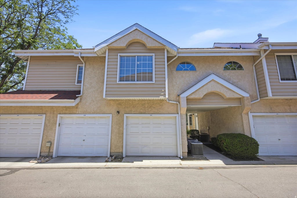 Photo of 5425 S SPINNAKER ROW, Taylorsville, UT 84123 (MLS # 2162797)