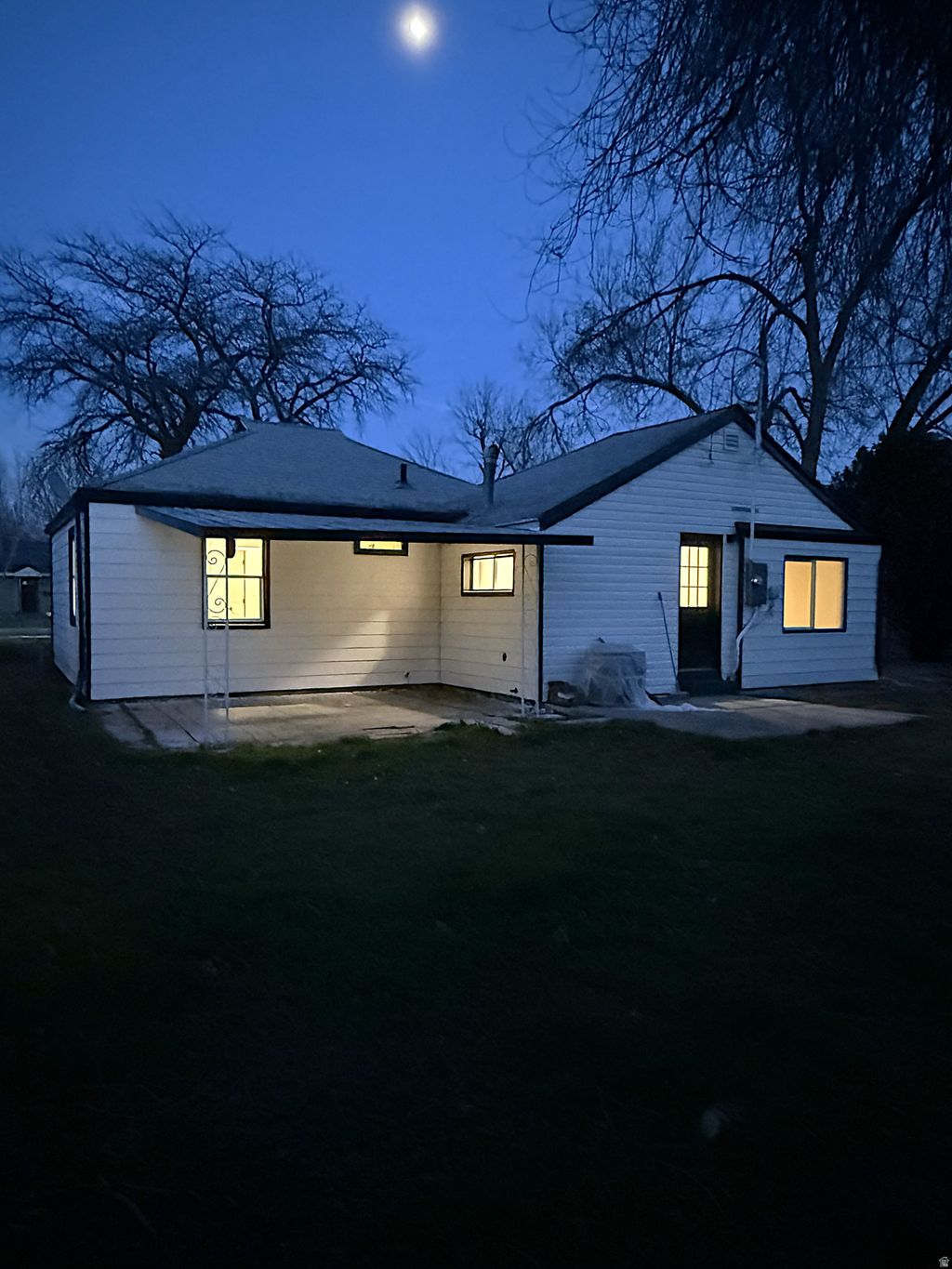 Photo of 1308 S STEWART ST W, Salt Lake City, UT 84104 (MLS # 2129834)