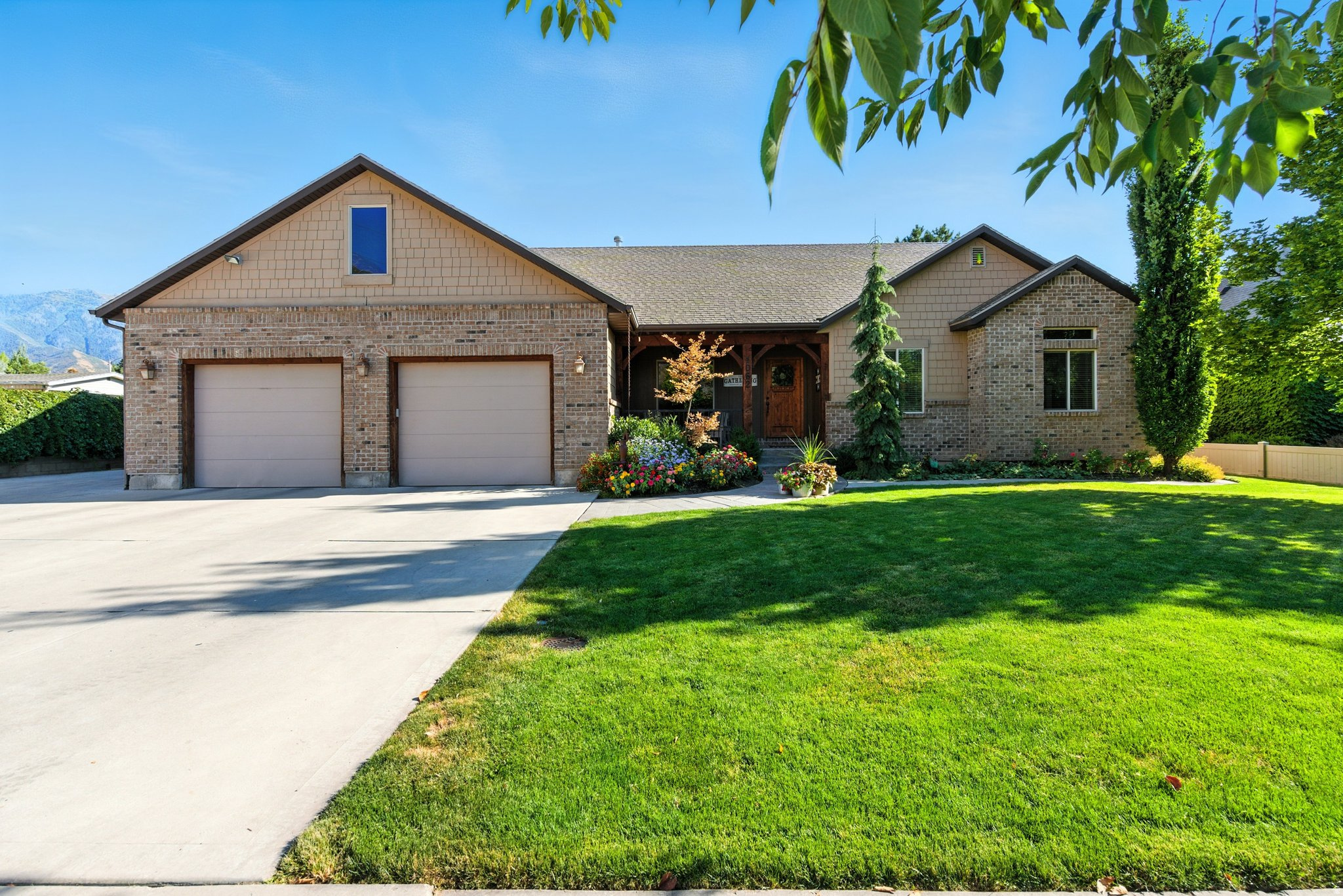 EAST HILLS - Residential