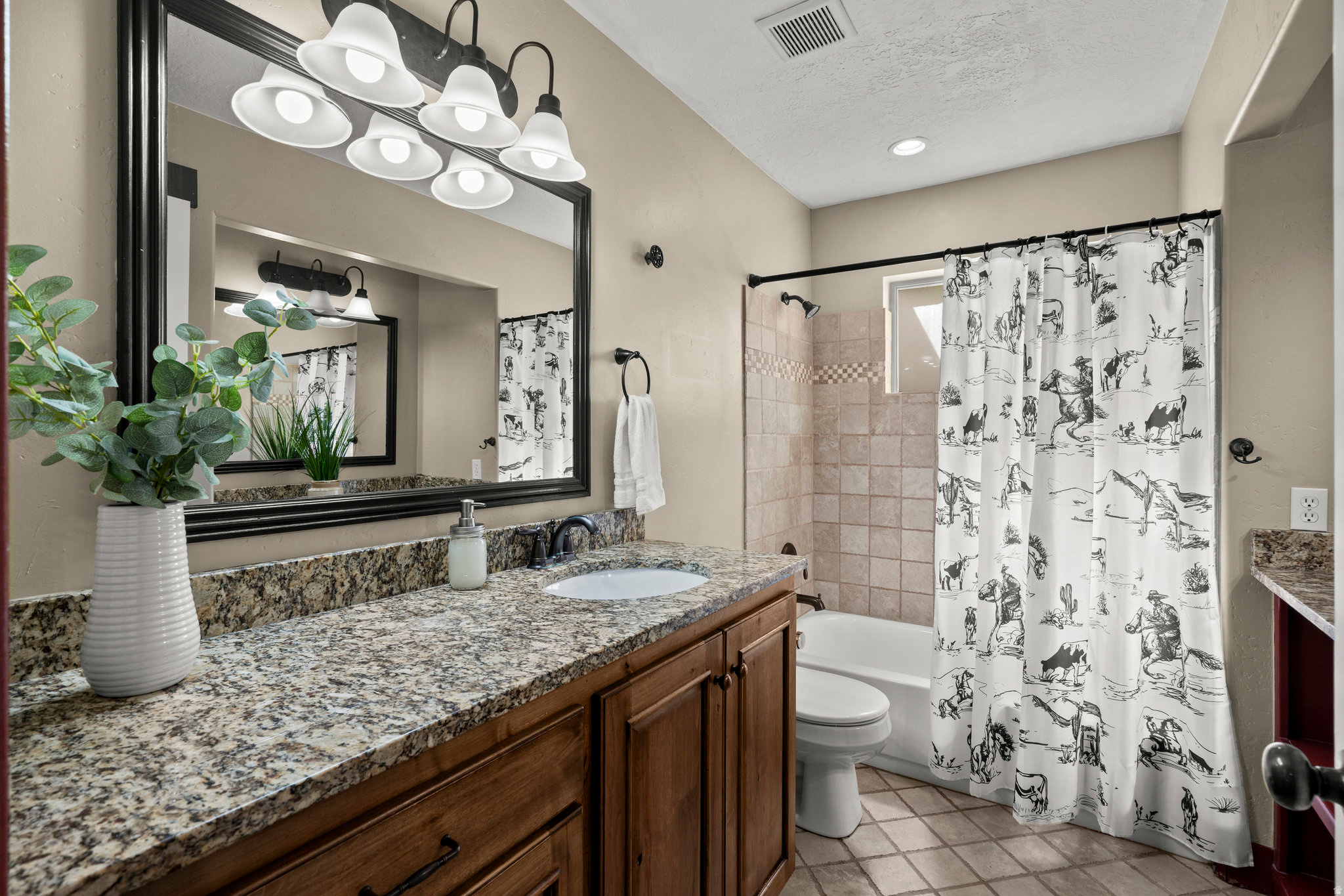 EAST HILLS - Residential