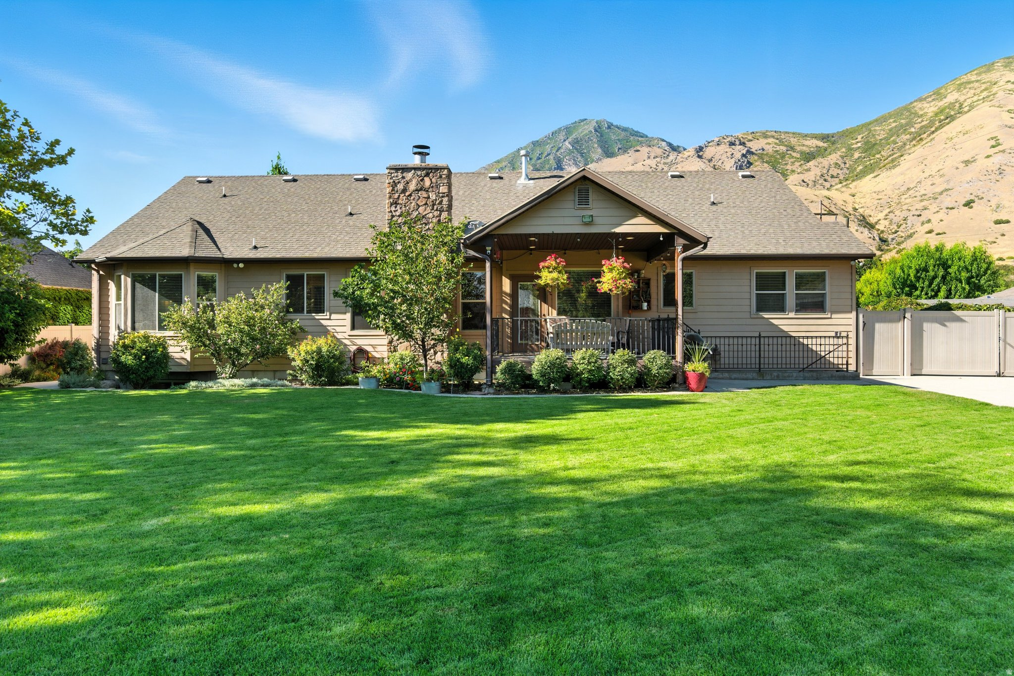 EAST HILLS - Residential