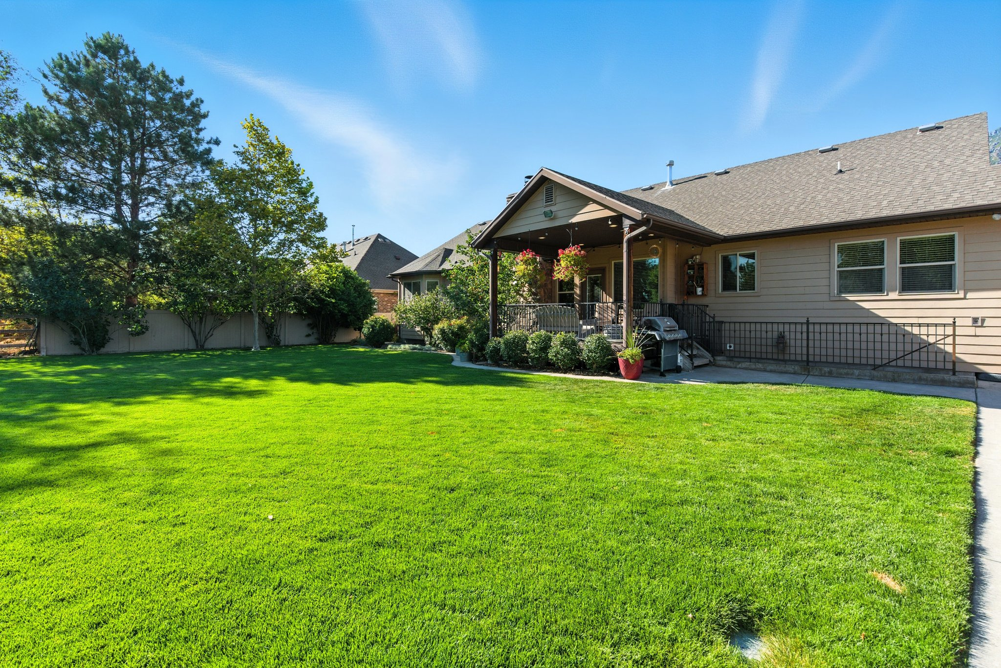 EAST HILLS - Residential