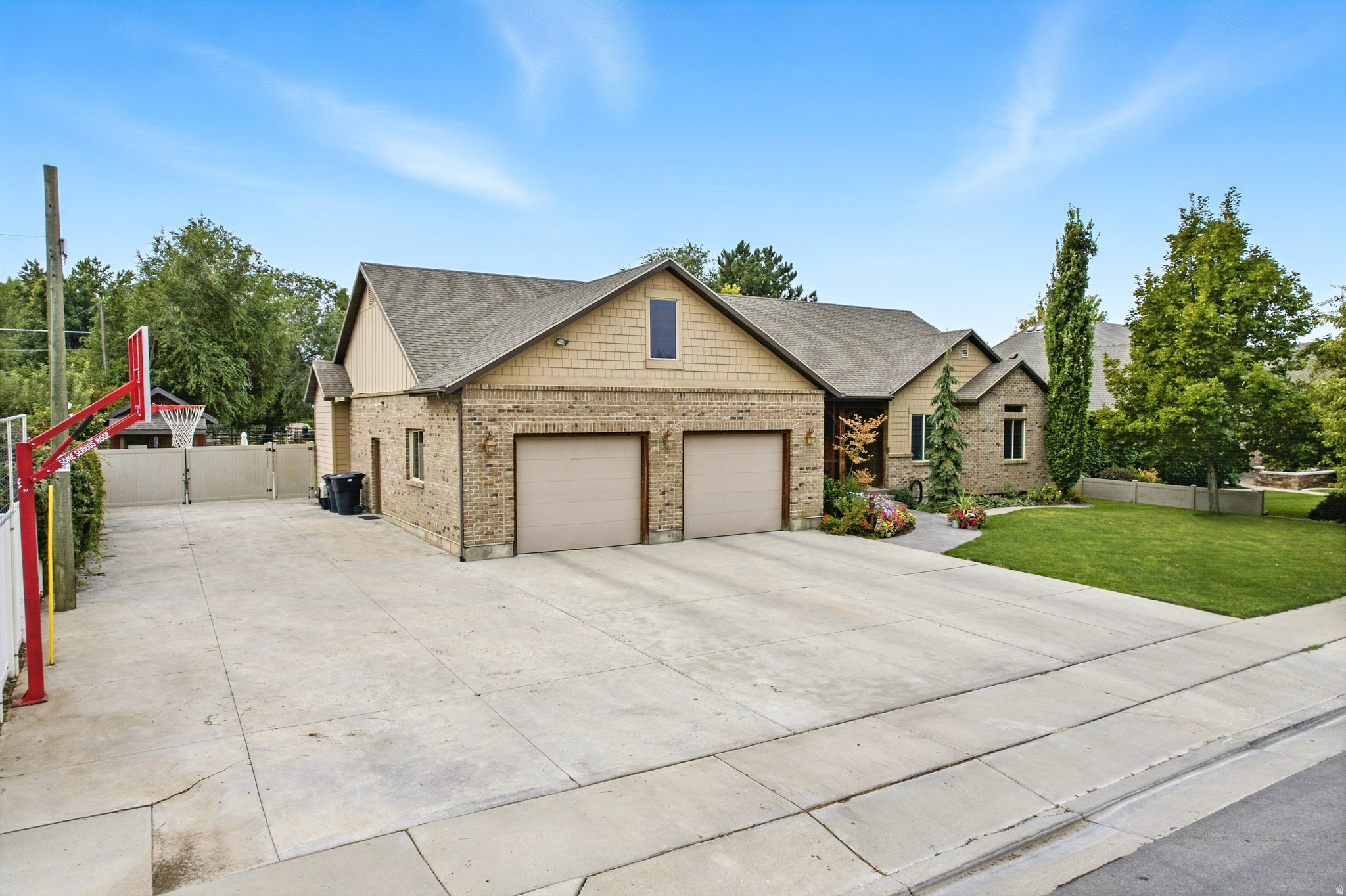 EAST HILLS - Residential