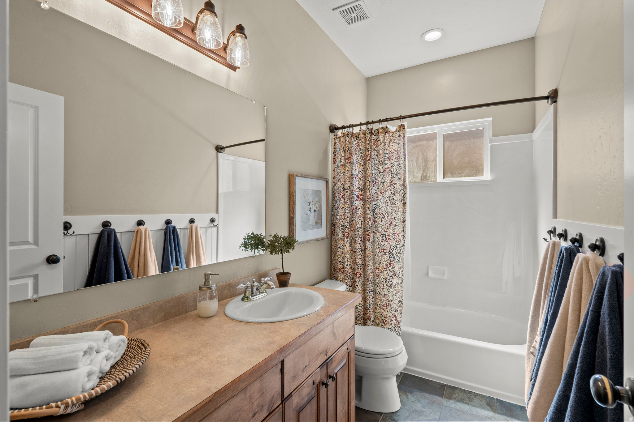 EAST HILLS - Residential