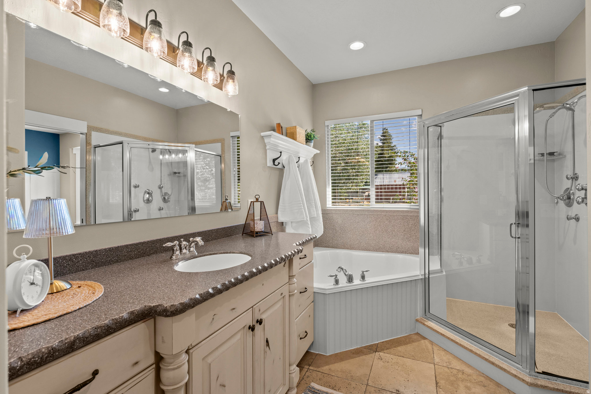 EAST HILLS - Residential