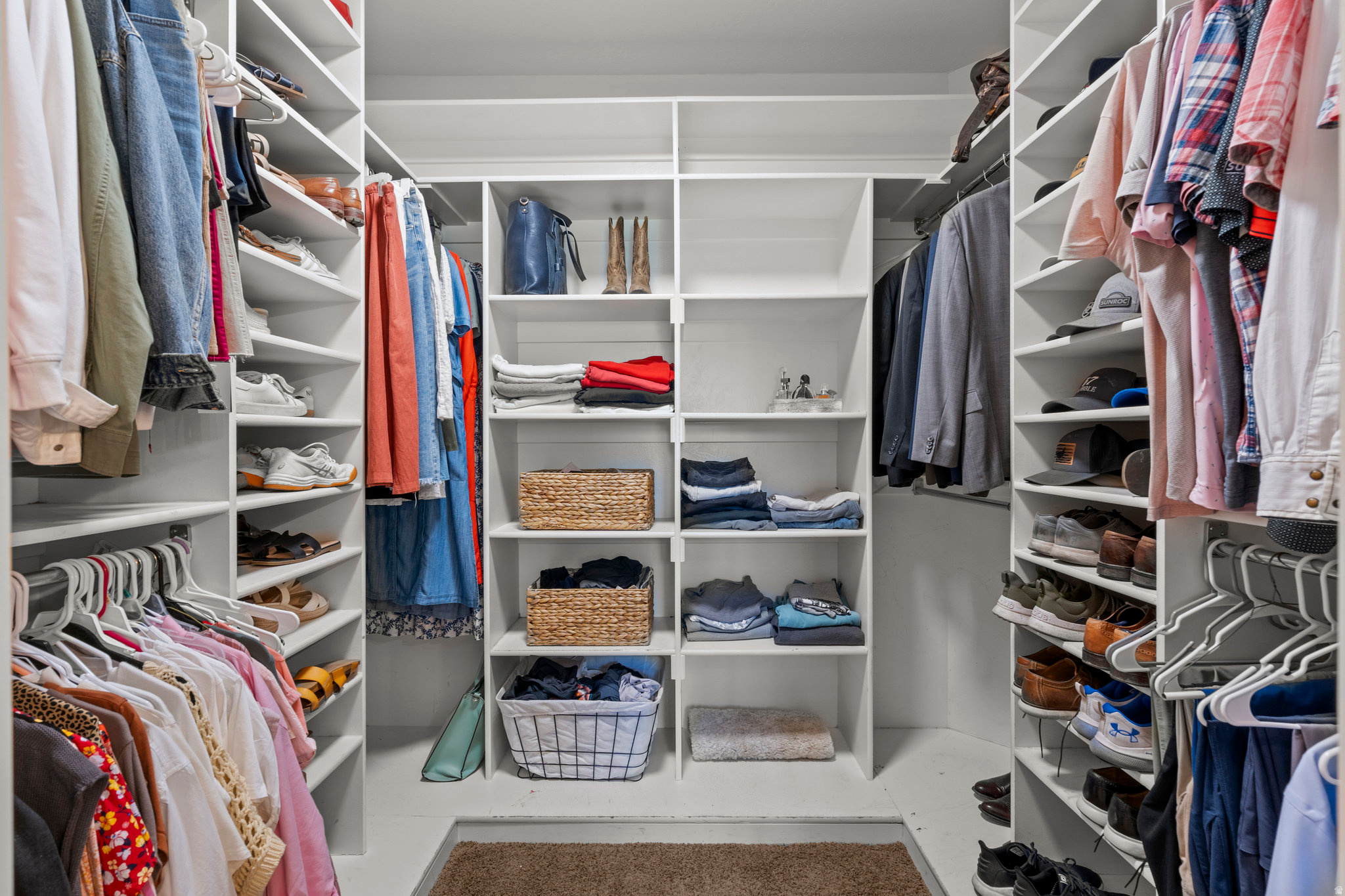 EAST HILLS - Residential