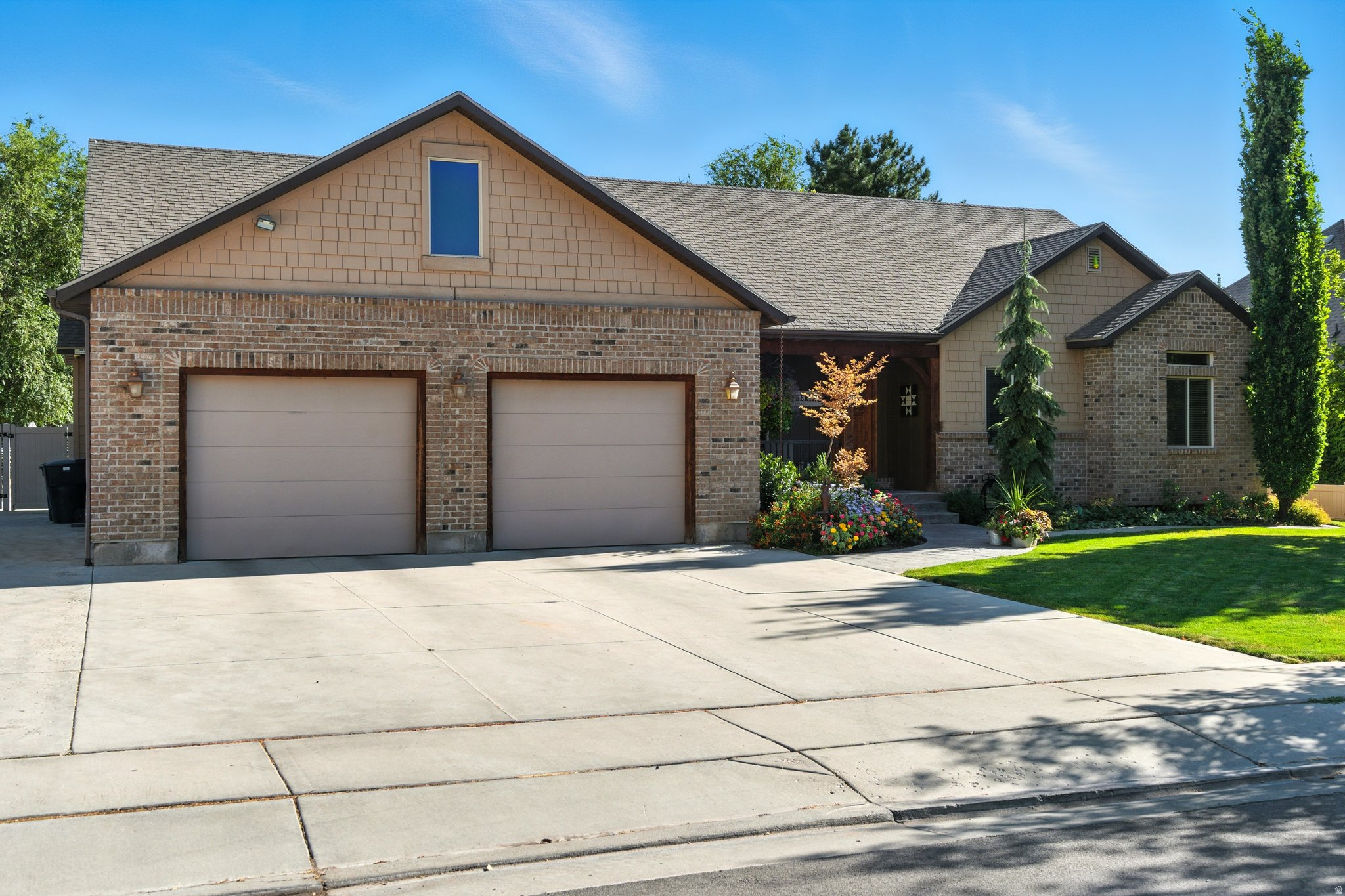 EAST HILLS - Residential