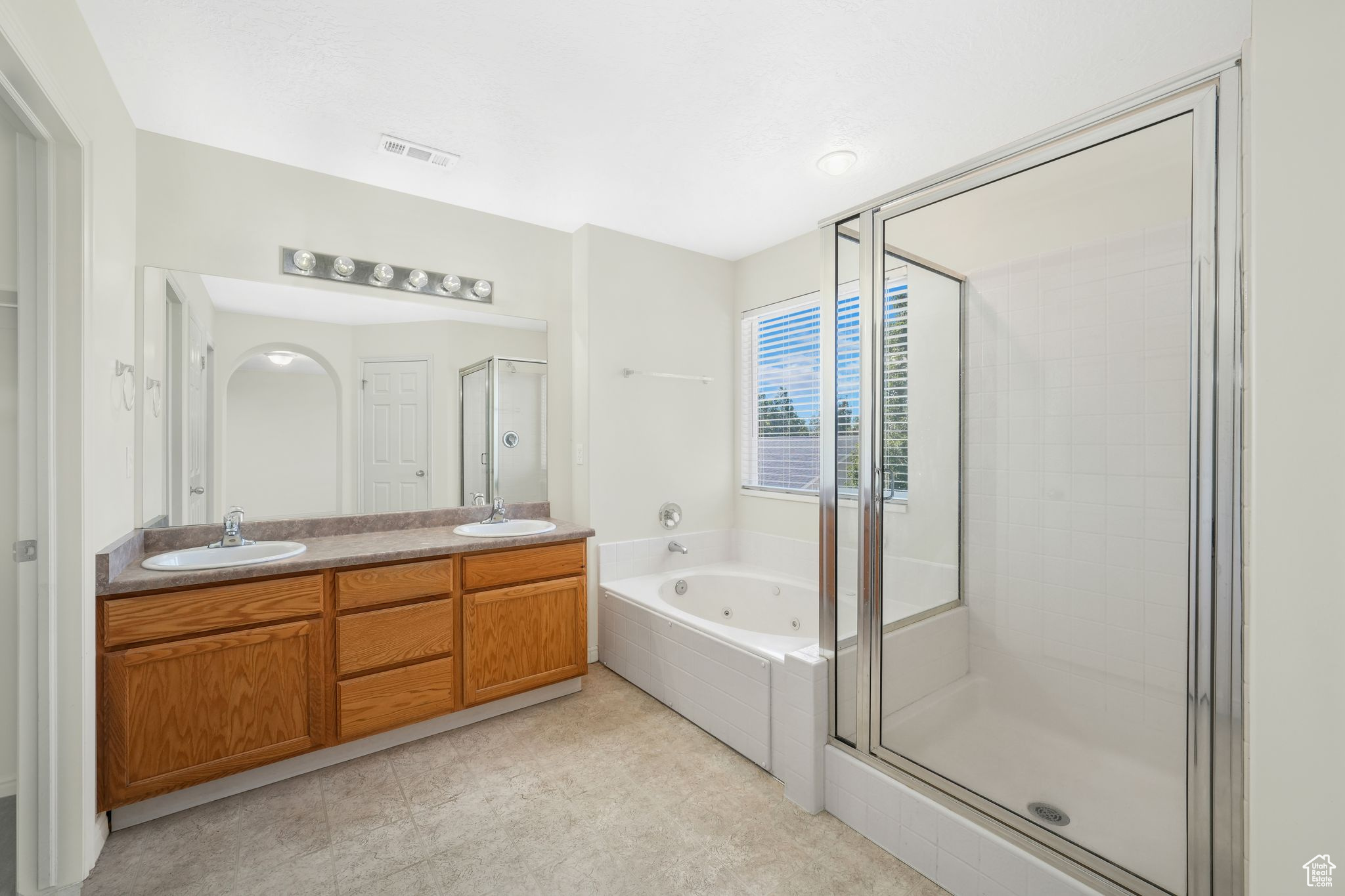 FOX POINTE - Residential