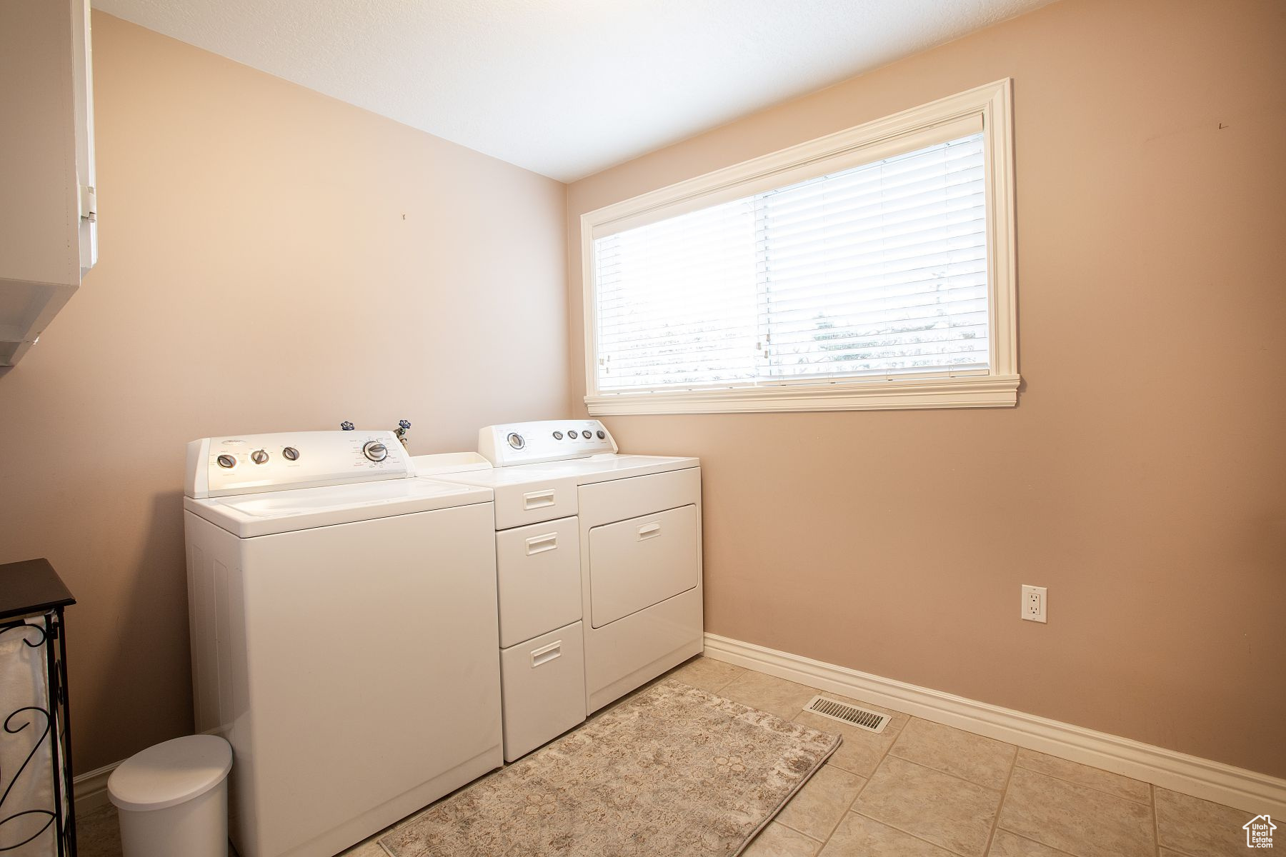 Centerville, Utah 84014, United States, 4 Bedrooms Bedrooms, ,2 BathroomsBathrooms,Residential,Pending,86397