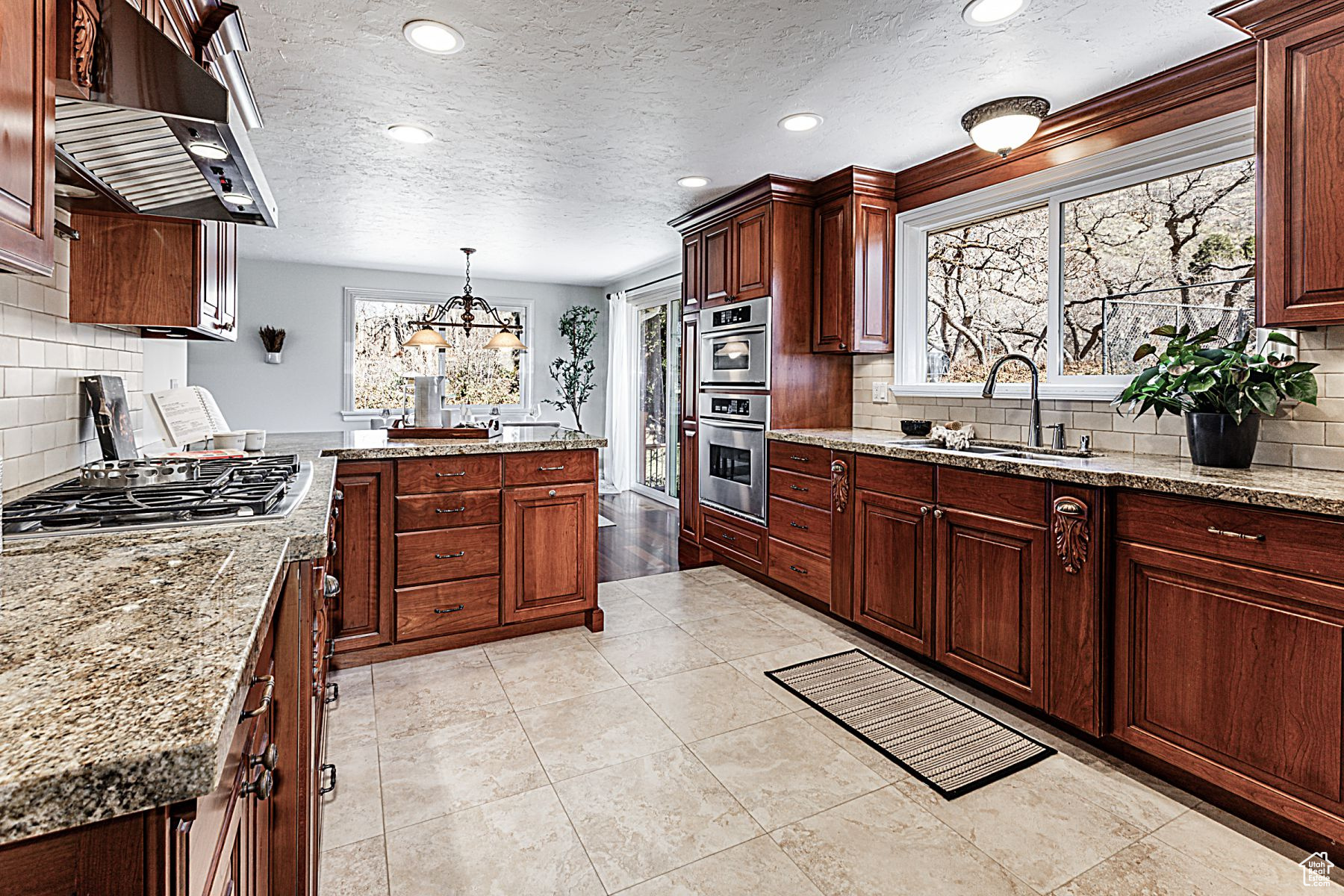 Centerville, Utah 84014, United States, 4 Bedrooms Bedrooms, ,2 BathroomsBathrooms,Residential,Pending,86397