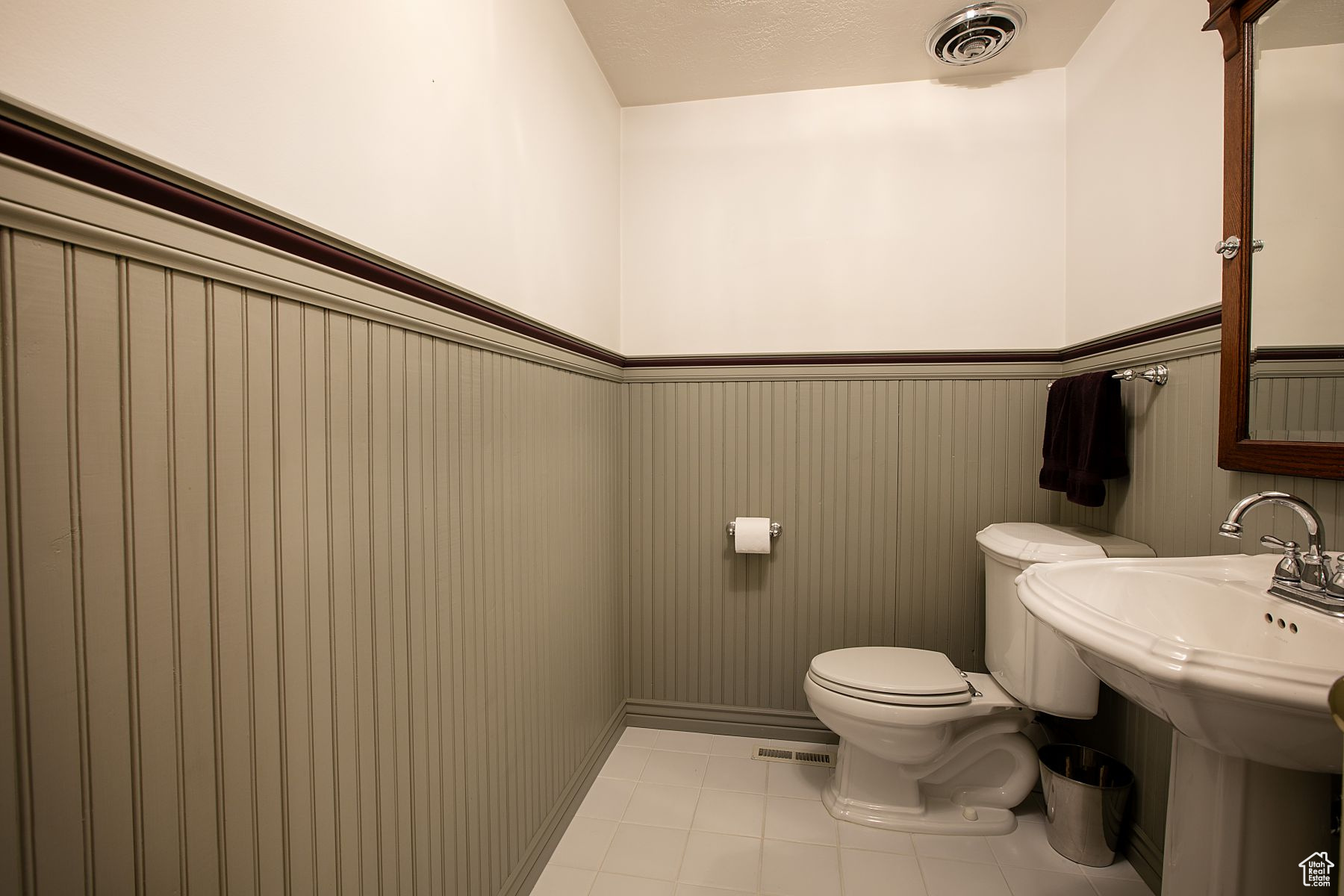 Centerville, Utah 84014, United States, 4 Bedrooms Bedrooms, ,2 BathroomsBathrooms,Residential,Pending,86397