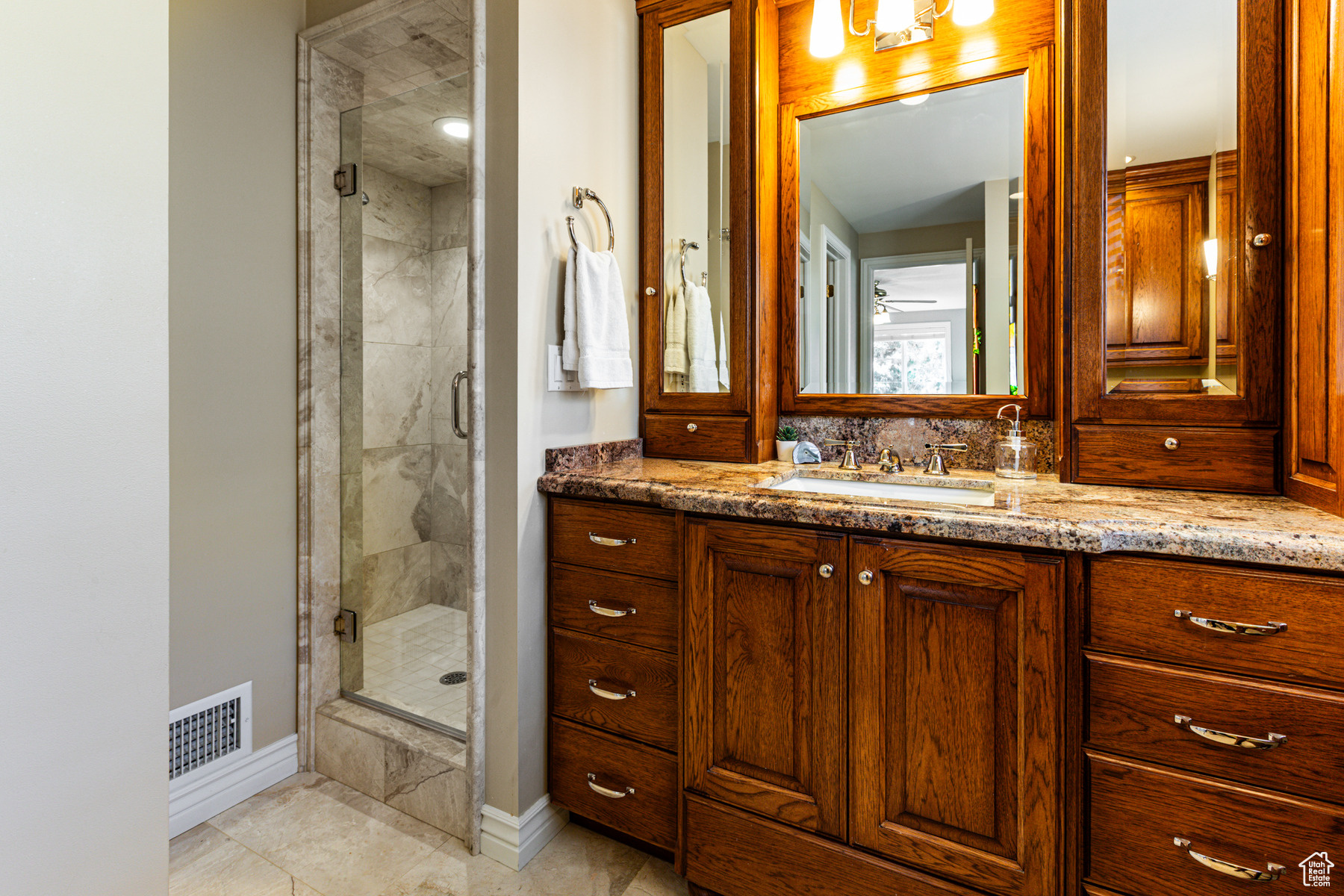 Centerville, Utah 84014, United States, 4 Bedrooms Bedrooms, ,2 BathroomsBathrooms,Residential,Pending,86397