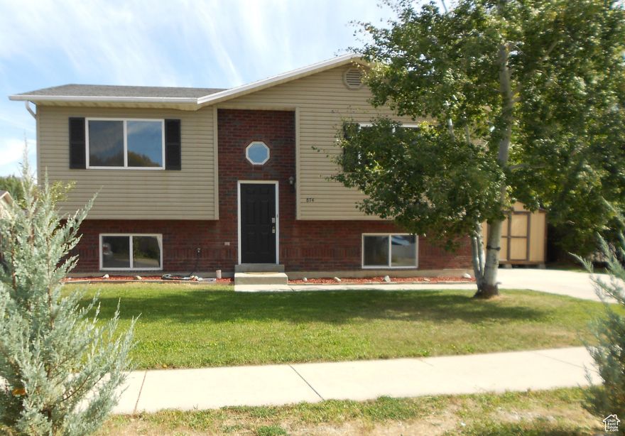 Discover this inviting freshly painted  five bedroom  home with all new floor coverings along with new appliances and  other upgrades that await you - even brand new toilets.    Move in ready in a quiet  neighborhood a stone's throw from the golf course and New River Walk.   All information is deemed reliable but is not guaranteed. Buyer and buyer's agent are responsible to verify listing information.