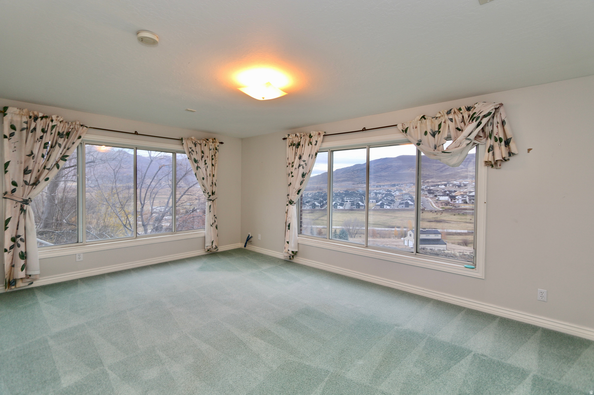 VALLEY HILLS ESTATES - Residential