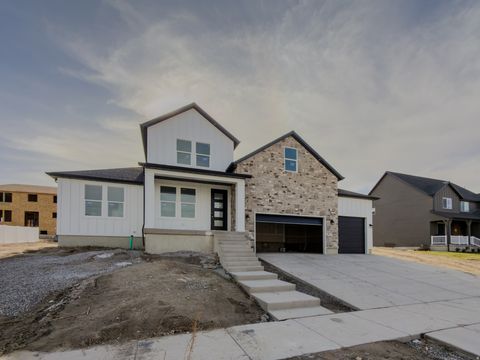 Photo of 1057 W FREMONT ST, Saratoga Springs, UT 84045 (MLS # 2116304)