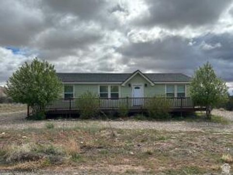 Photo of 255 S 800 W, Escalante, UT 84726 (MLS # 2147652)