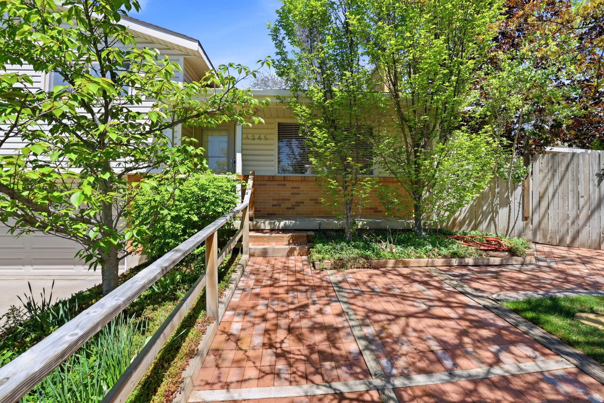 MAYWOOD HILLS - Residential