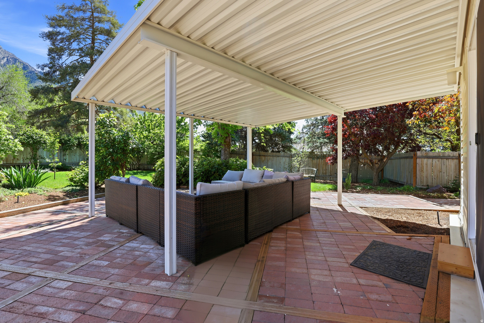 MAYWOOD HILLS - Residential