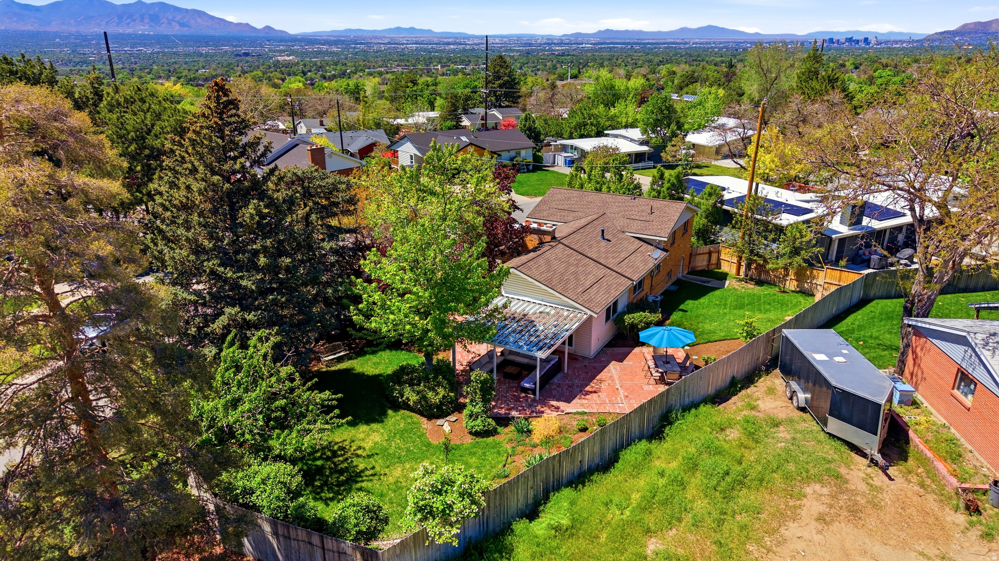 MAYWOOD HILLS - Residential