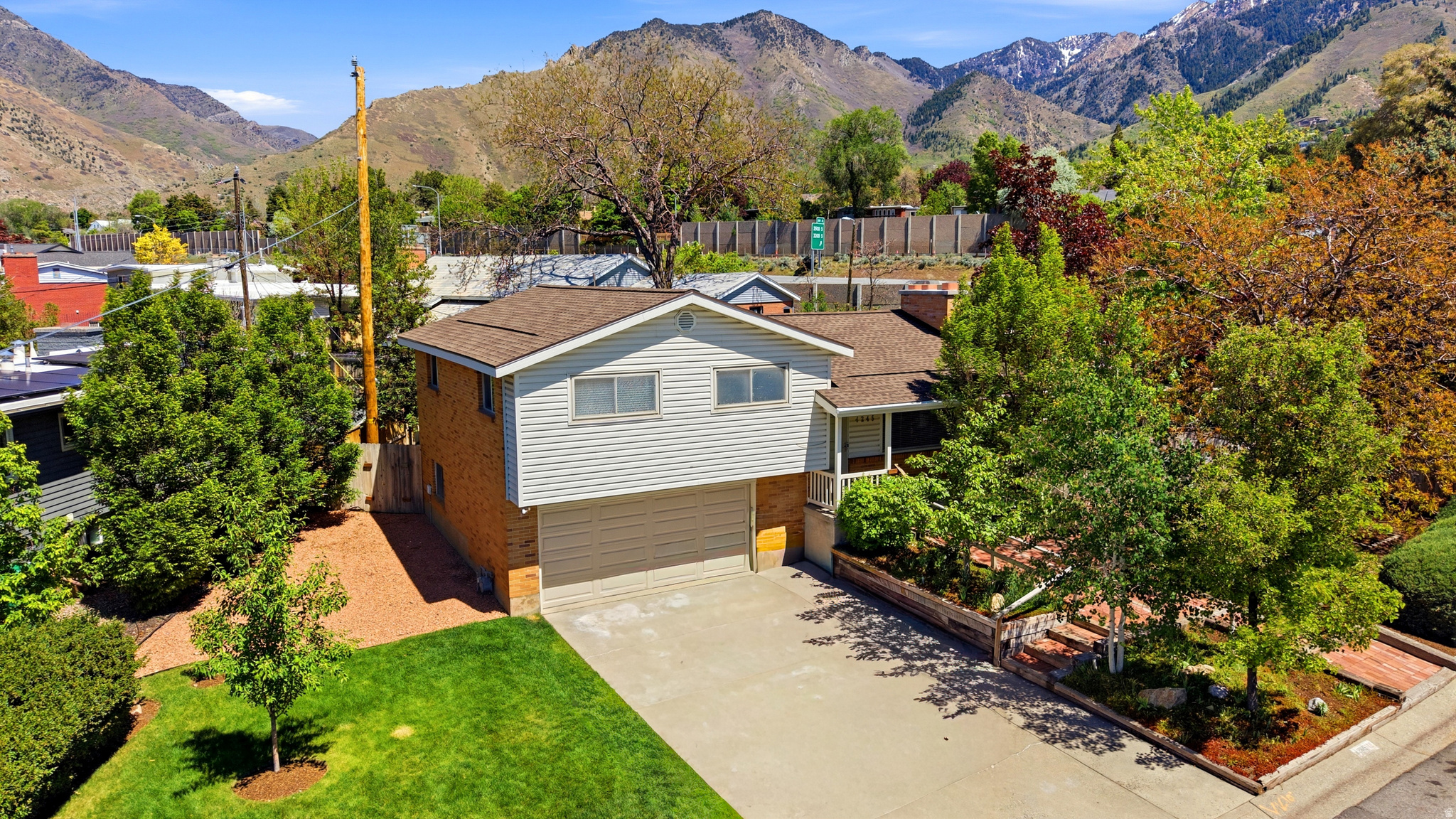 MAYWOOD HILLS - Residential
