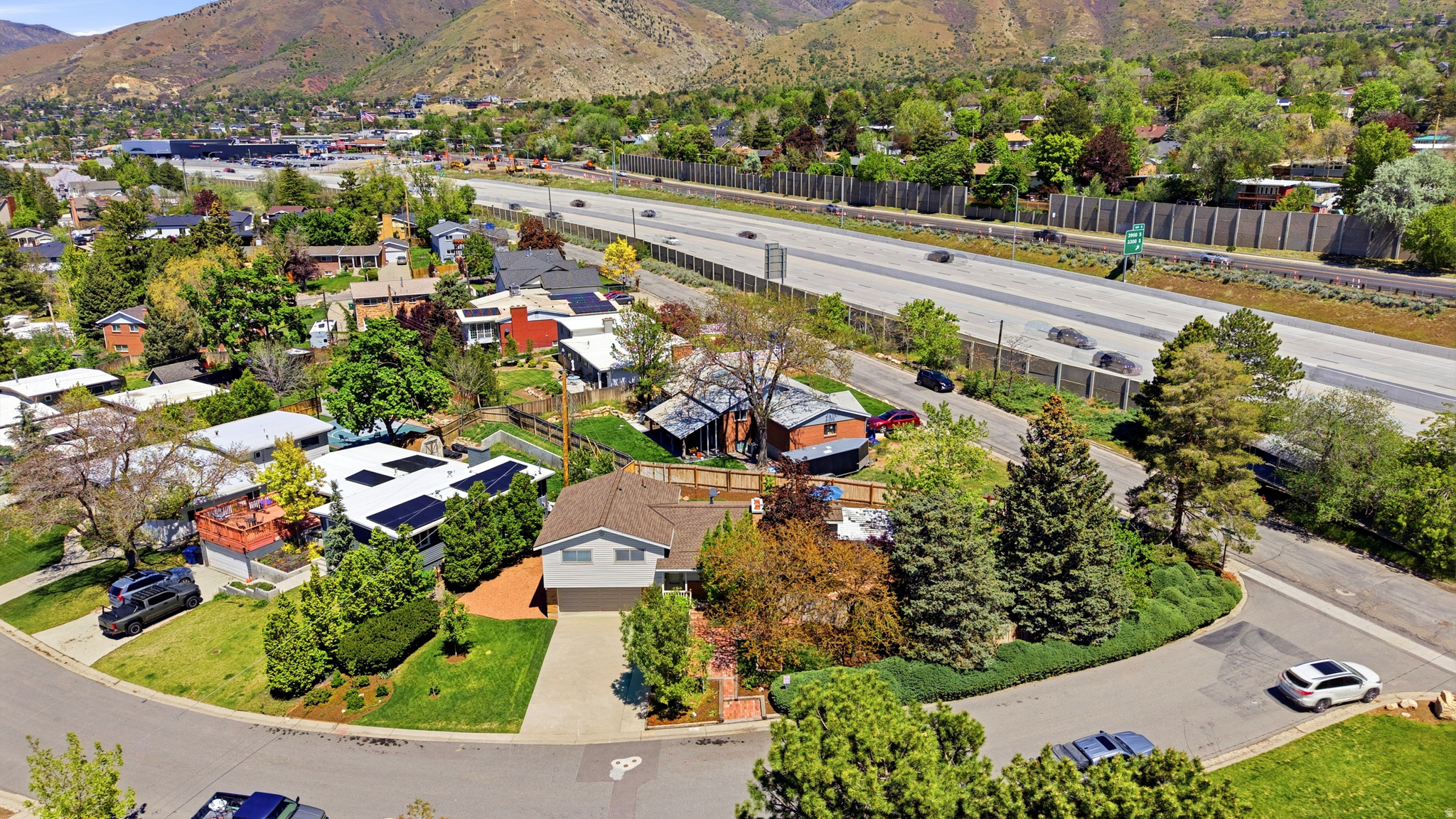 MAYWOOD HILLS - Residential