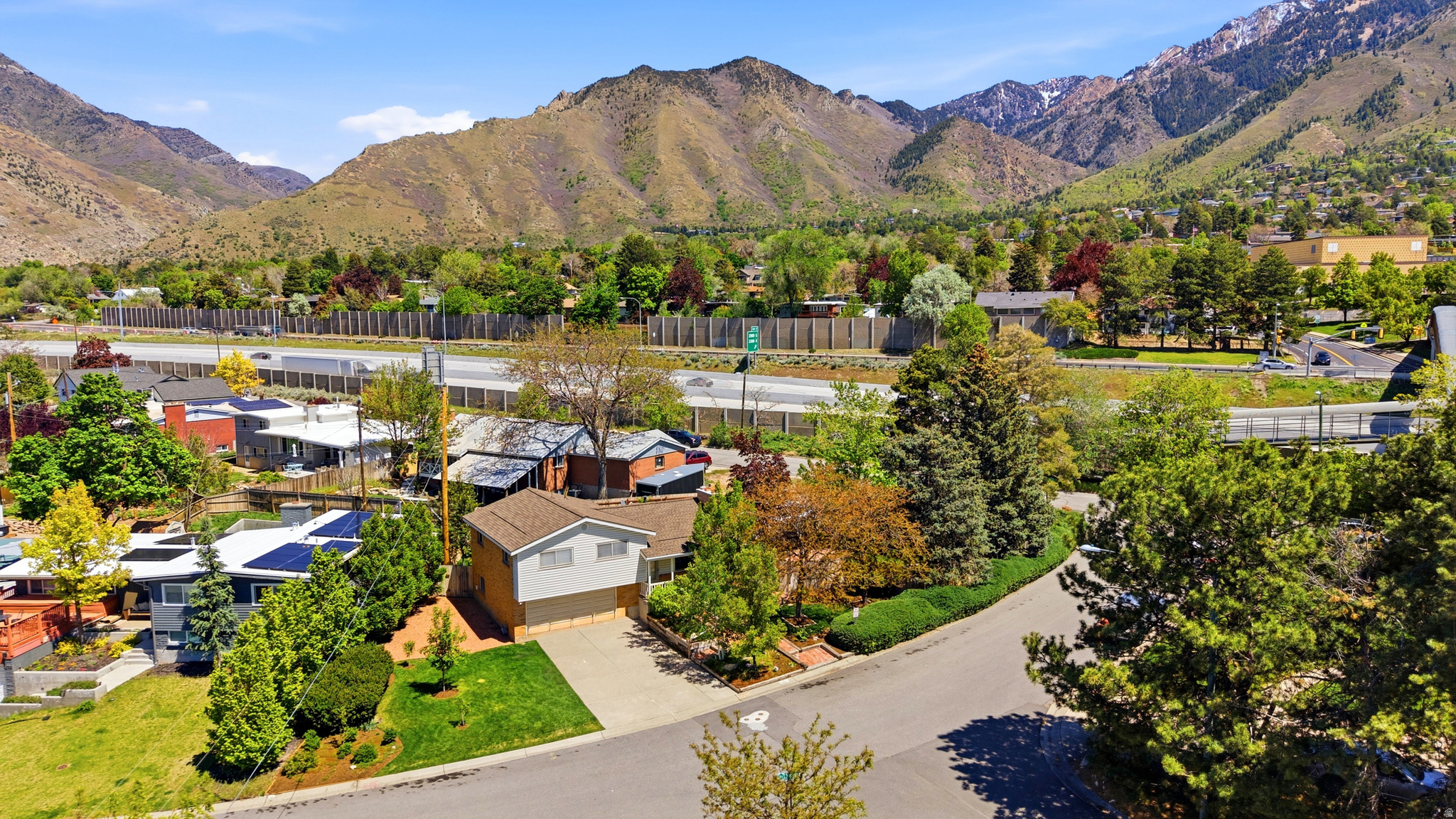 MAYWOOD HILLS - Residential