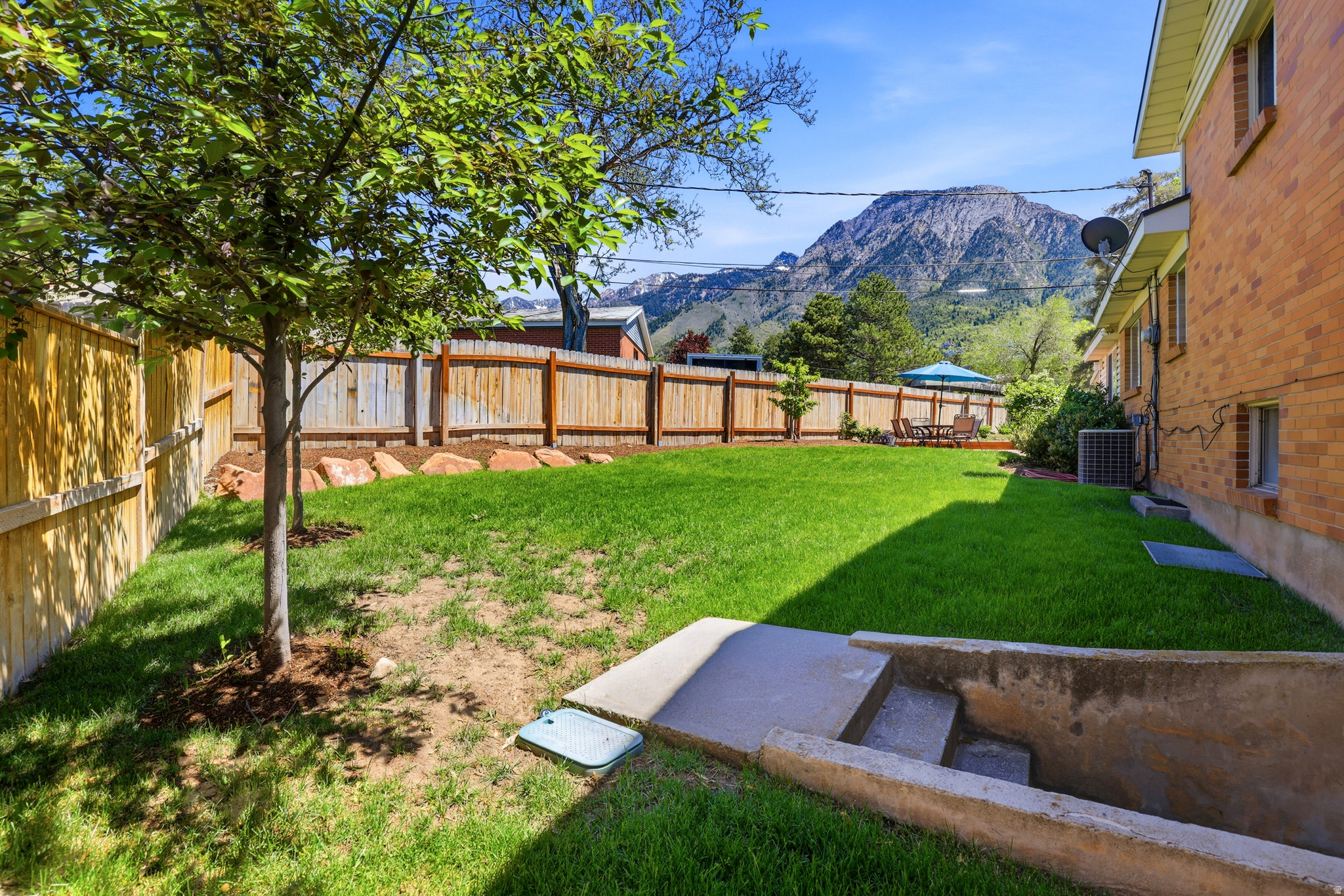 MAYWOOD HILLS - Residential