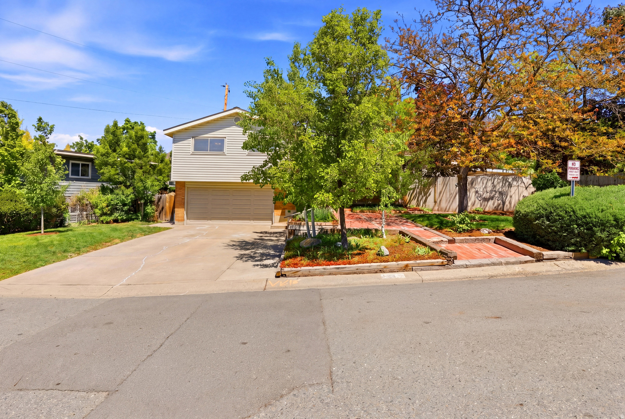 MAYWOOD HILLS - Residential