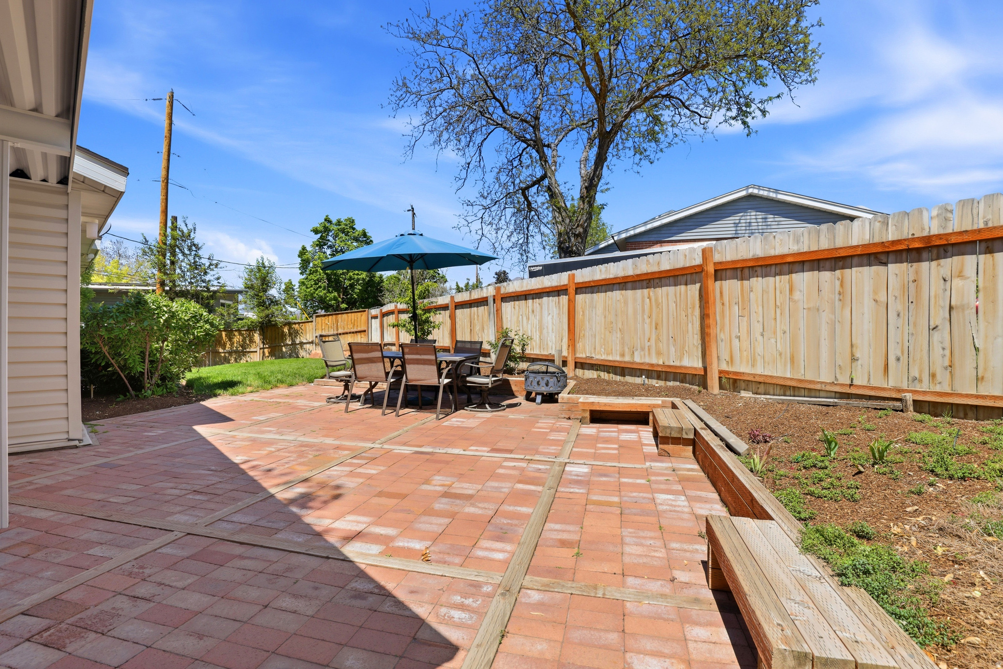 MAYWOOD HILLS - Residential