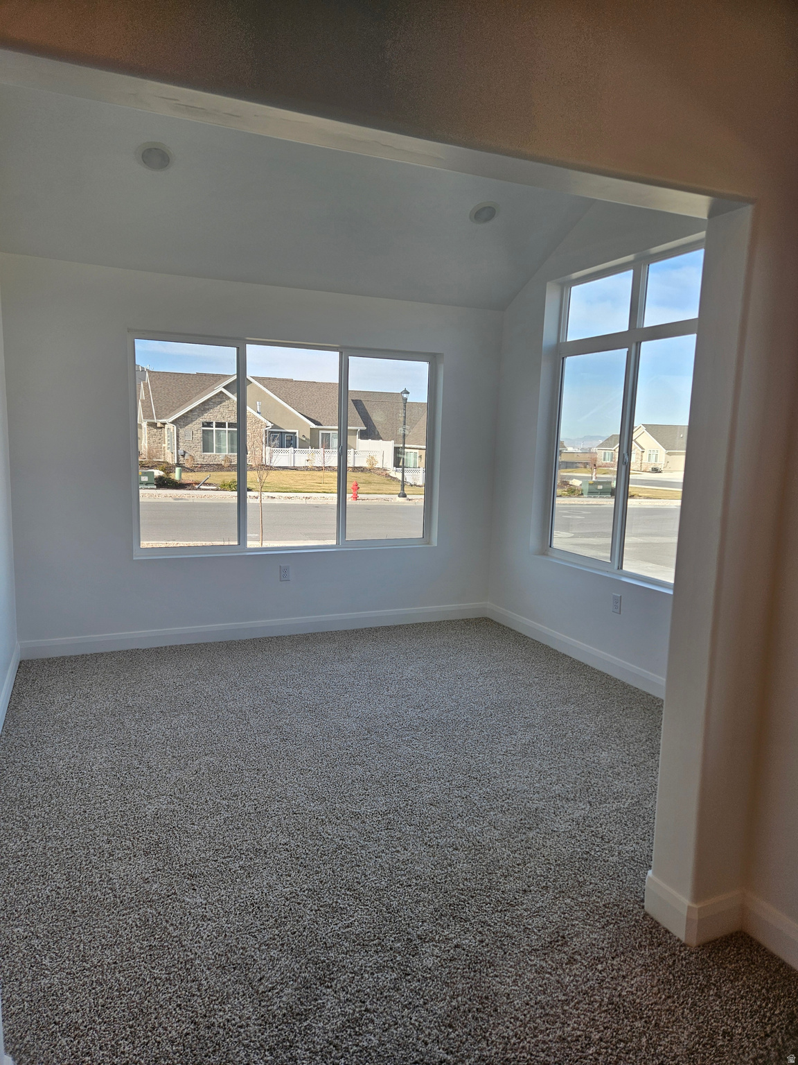 COUNTRY VIEW VILLAS - Residential