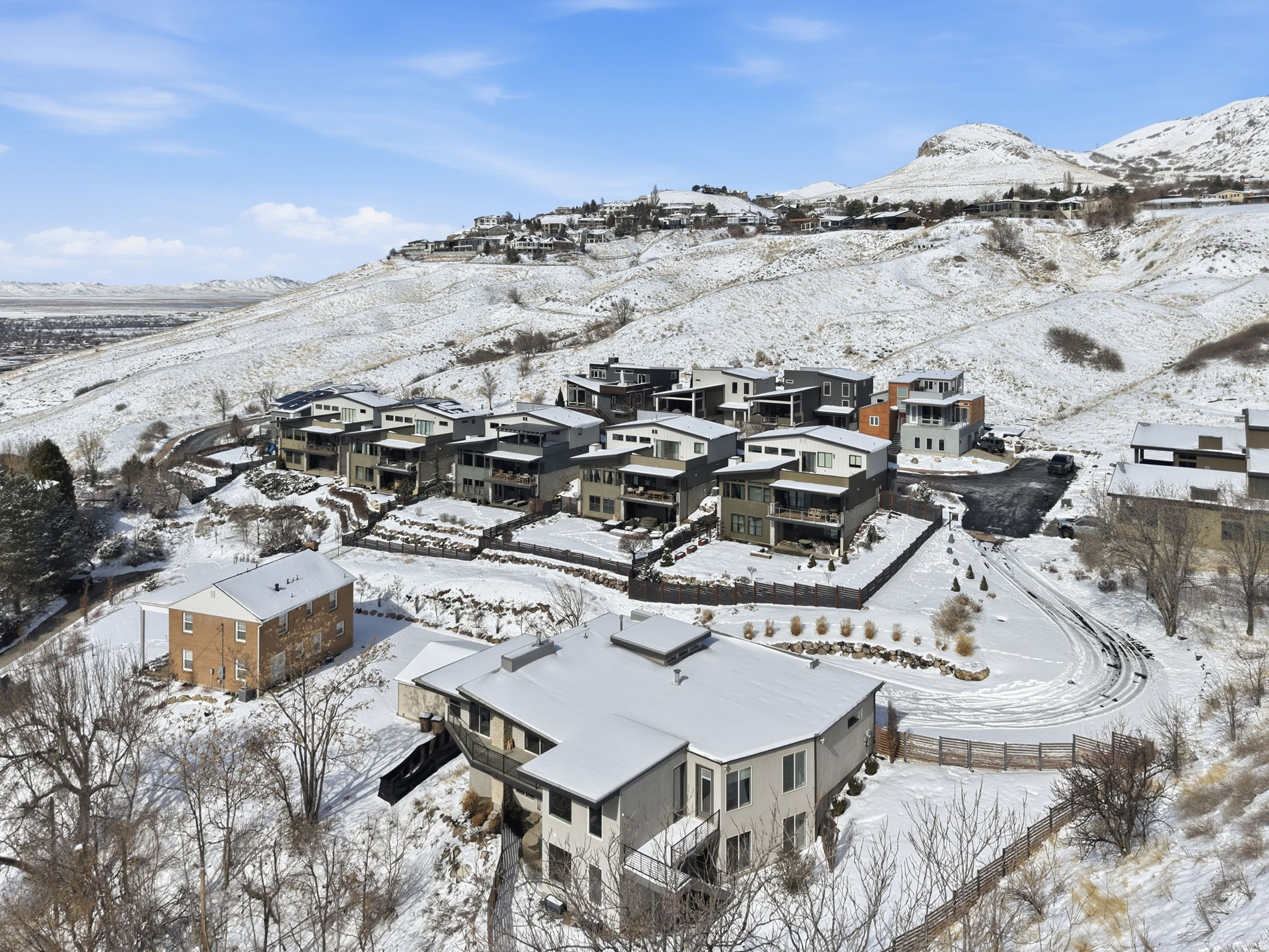 COLUMBUS COURT - Residential