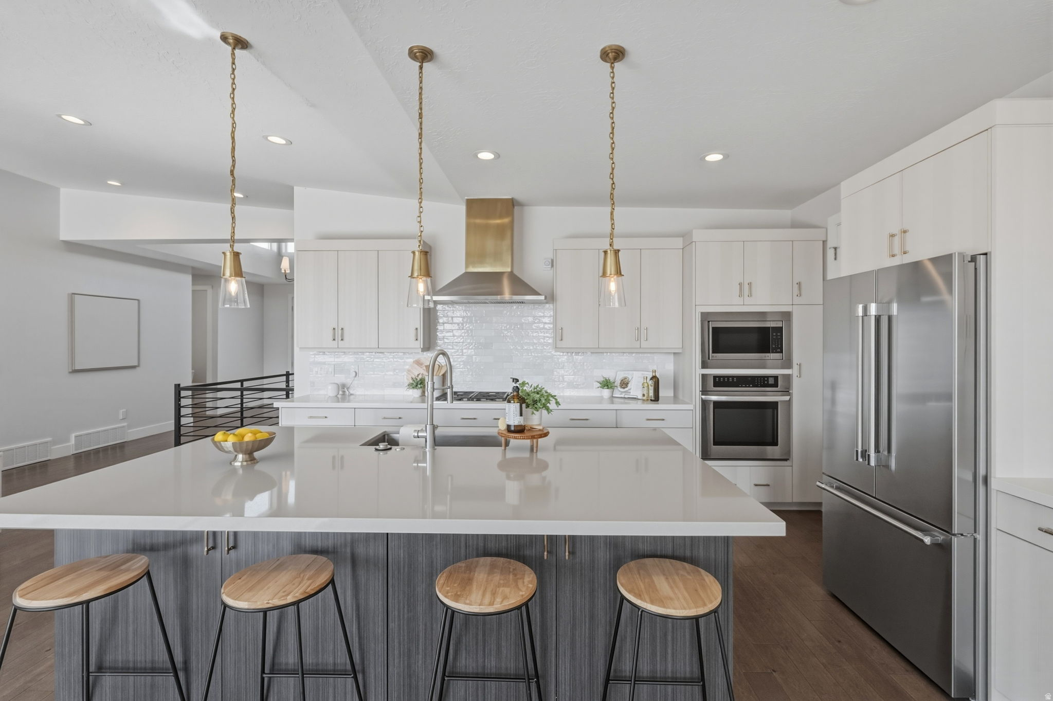 COLUMBUS COURT - Residential