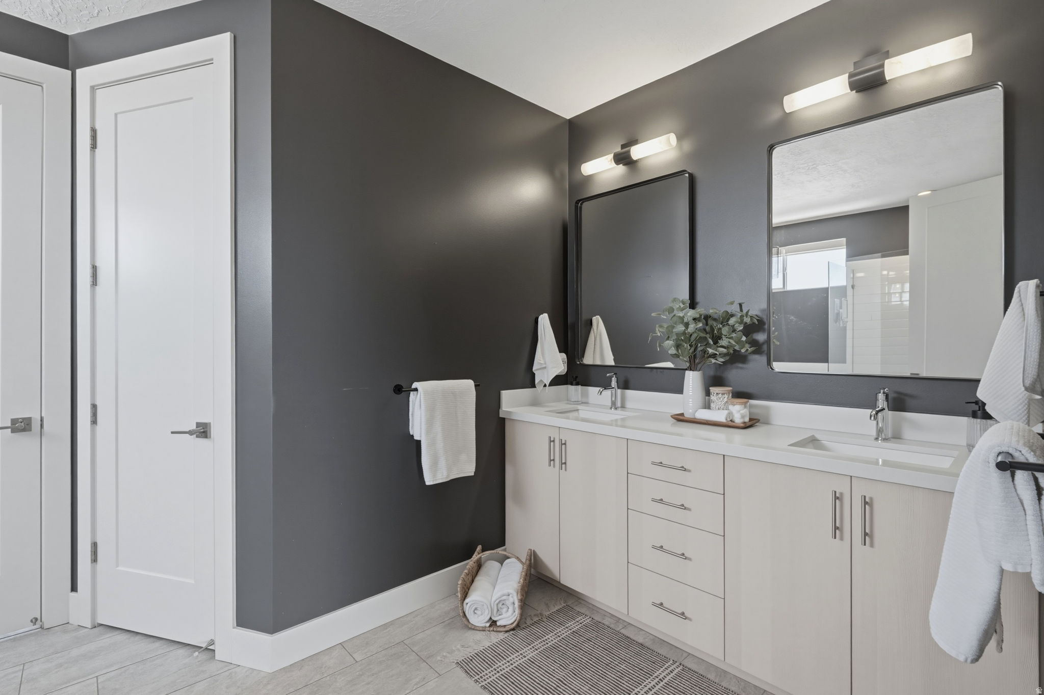 COLUMBUS COURT - Residential