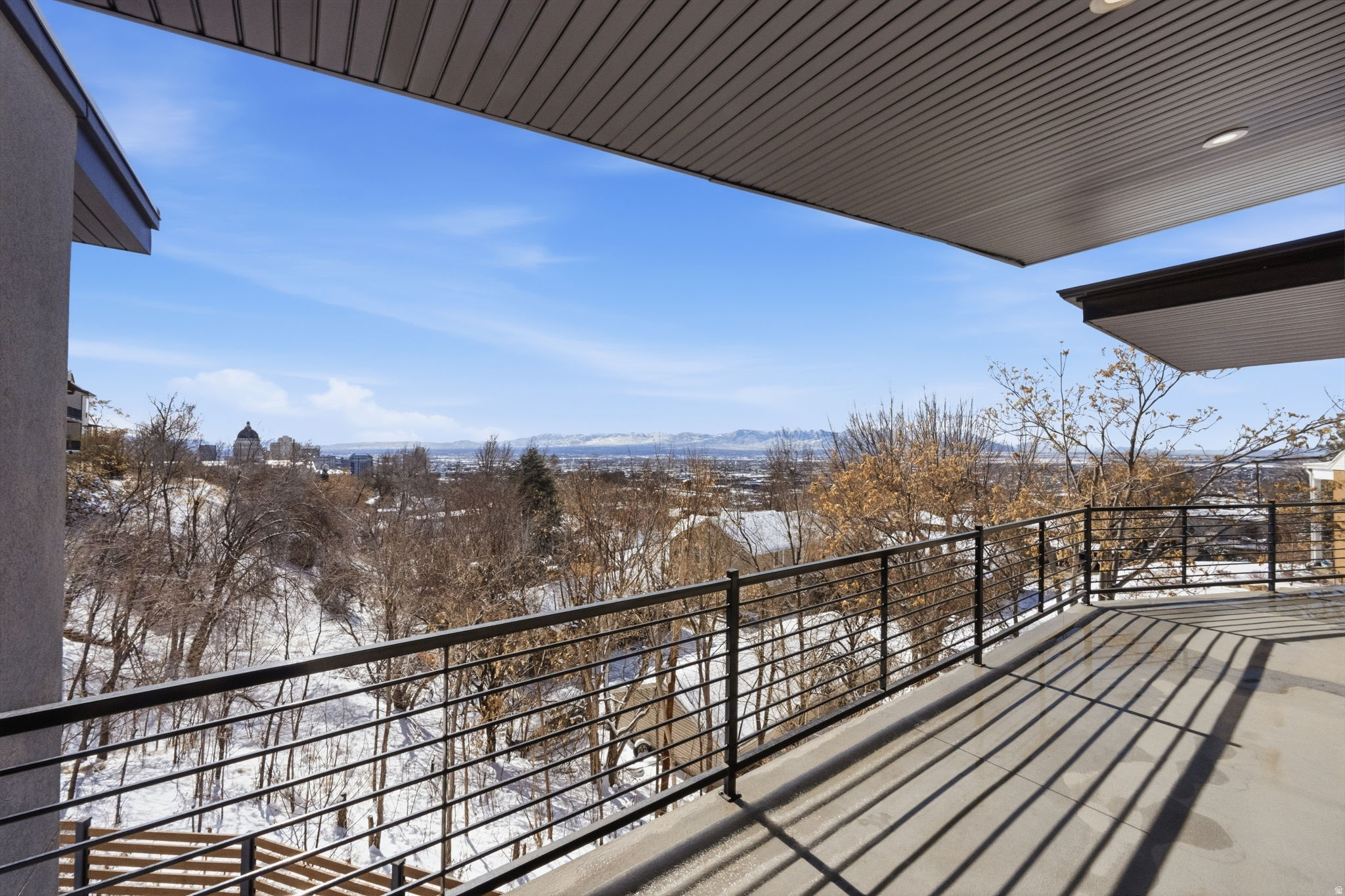 COLUMBUS COURT - Residential